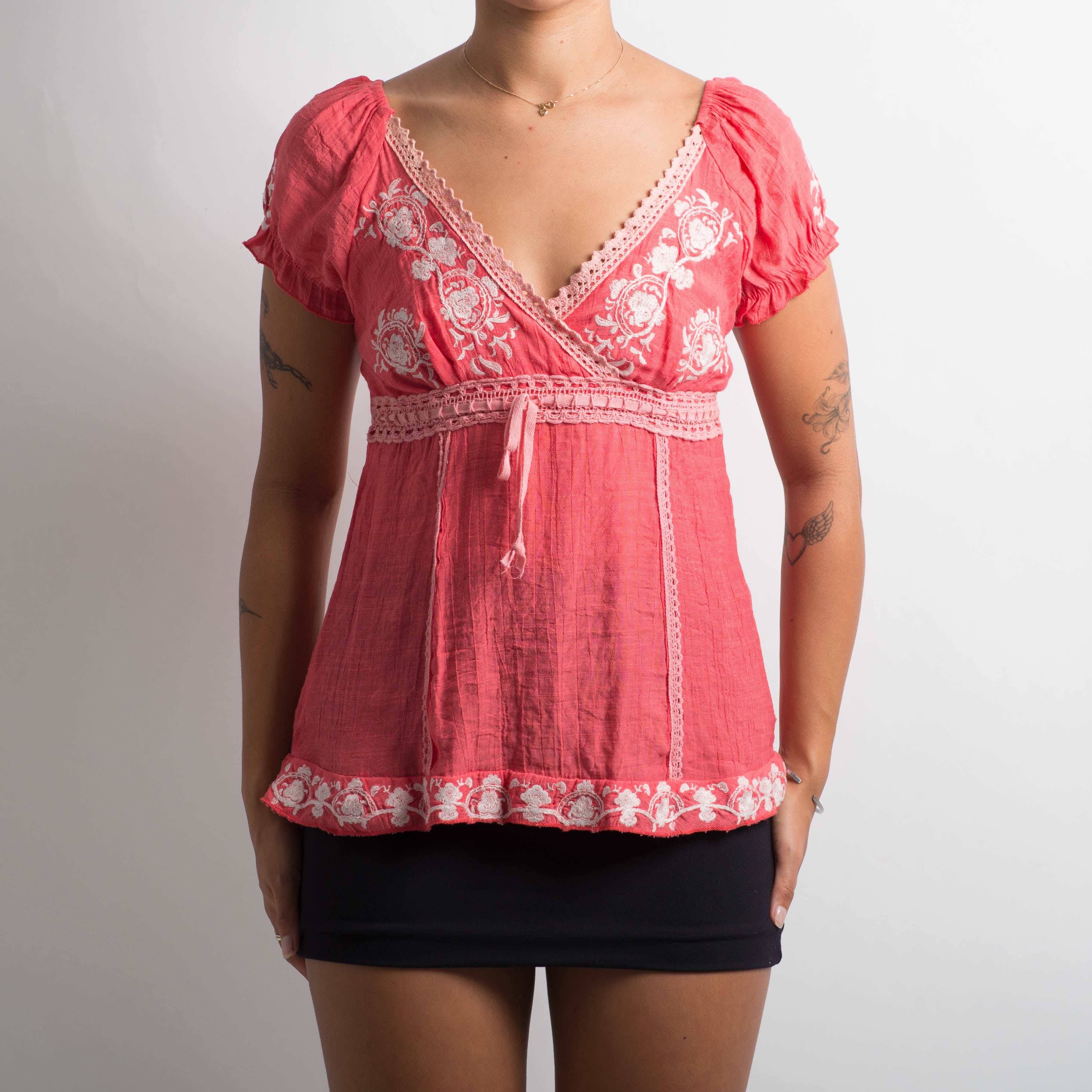 RASPBERRY EMBROIDERED TOP