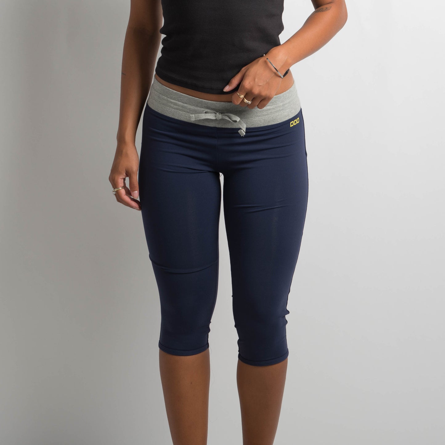 NAVY DRAWSTRING CAPRI LEGGINGS