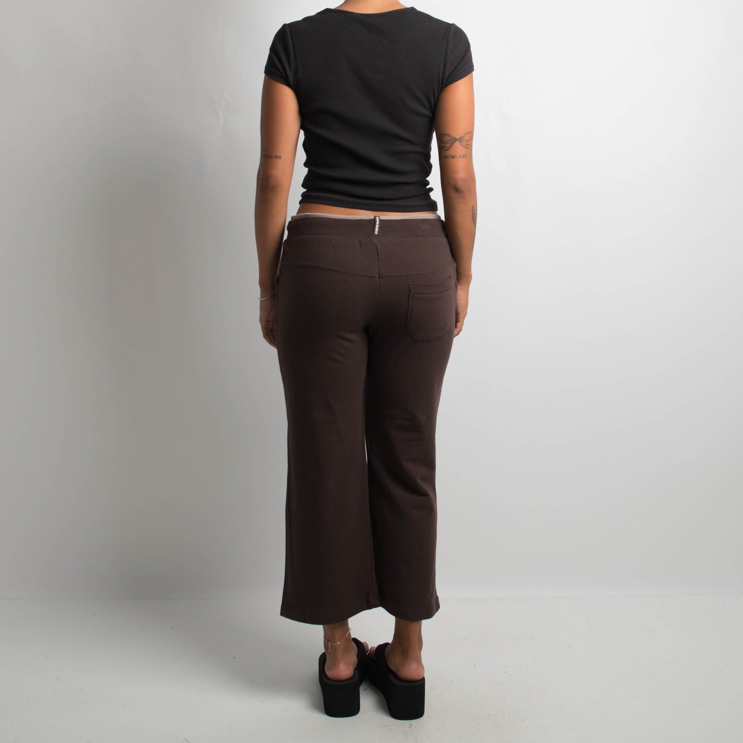 BROWN CROP SWEATPANTS