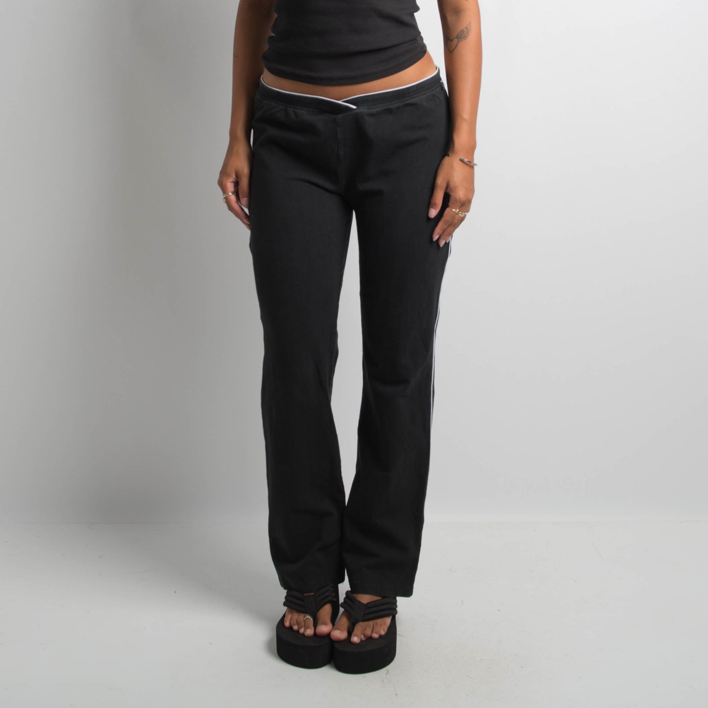 V FRONT BOOTCUT LEGGINGS