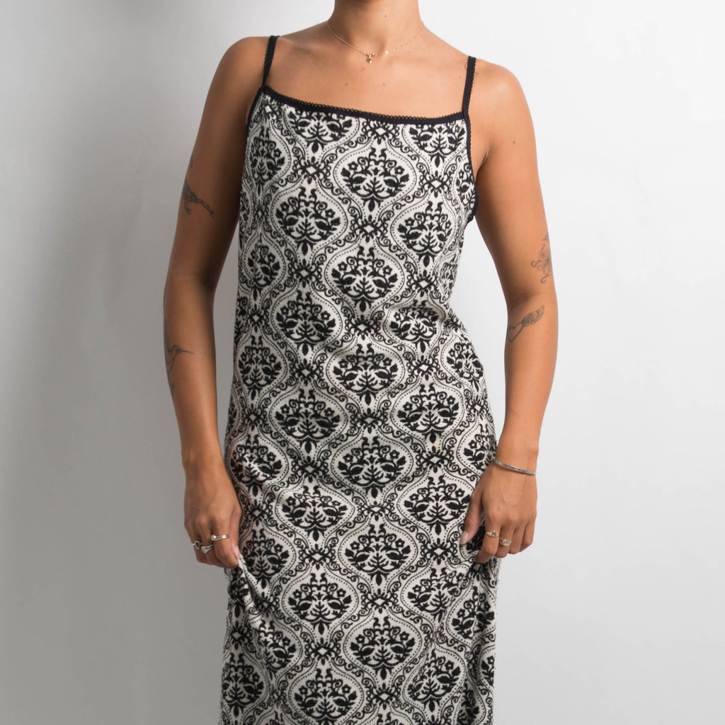 FLORAL KNIT MAXI DRESS