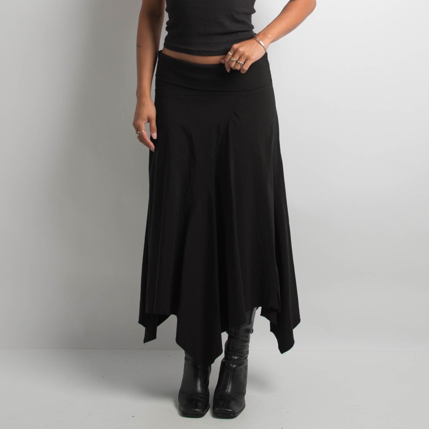 BLACK ASYMMETRIC SKIRT