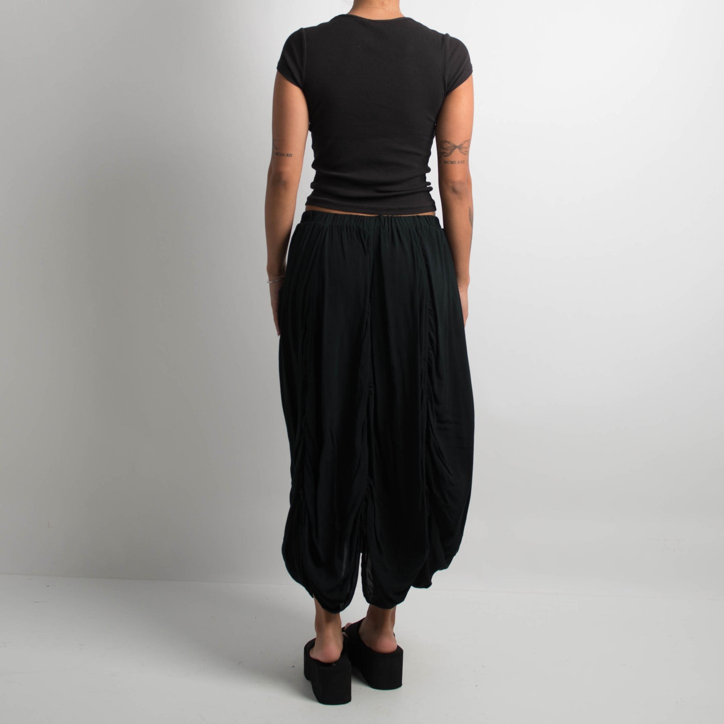 BLACK RUCHED MIDI SKIRT