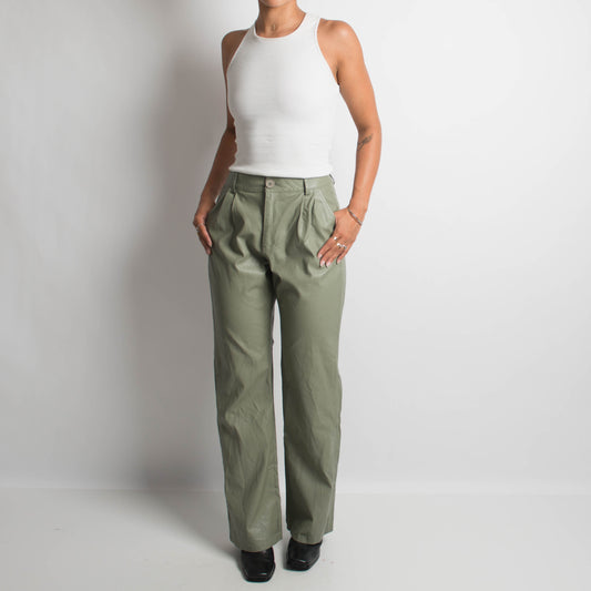 PANTALON EN CUIR VERT