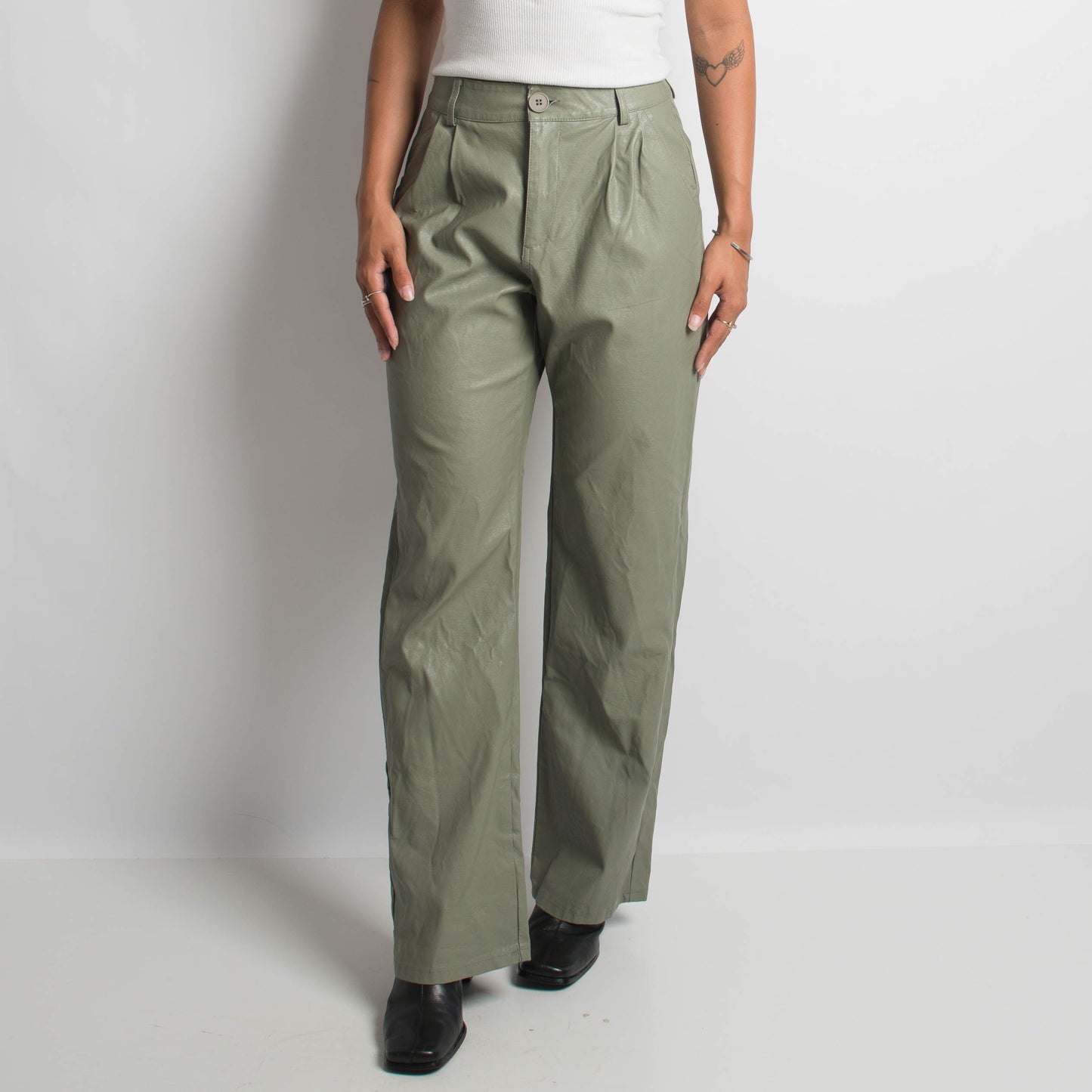 PANTALON EN CUIR VERT