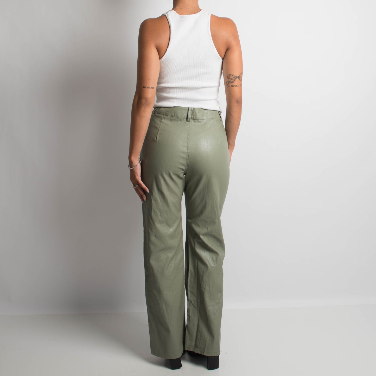 PANTALON EN CUIR VERT