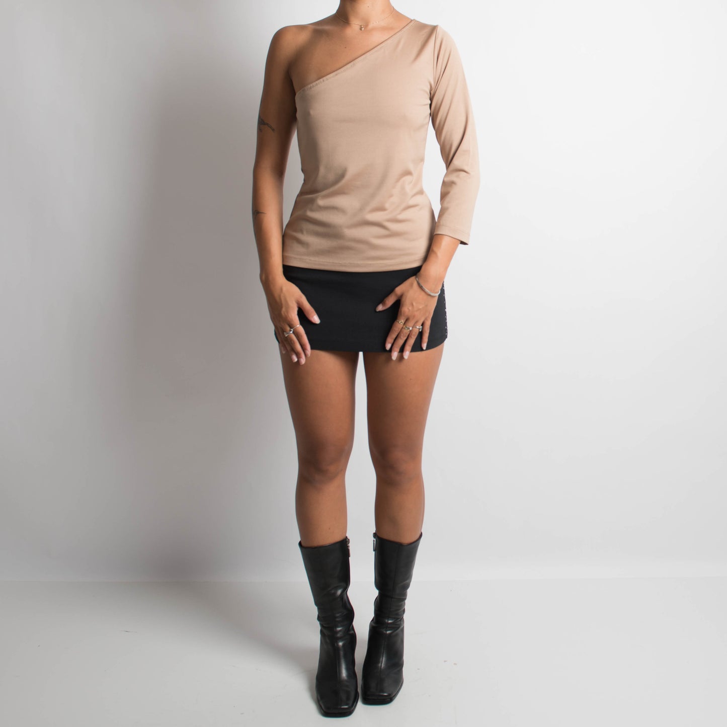 ONE SHOULDER LONG SLEEVE