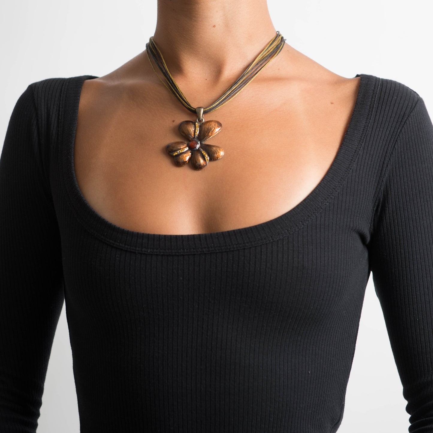 BROWN FLOWER NECKLACE