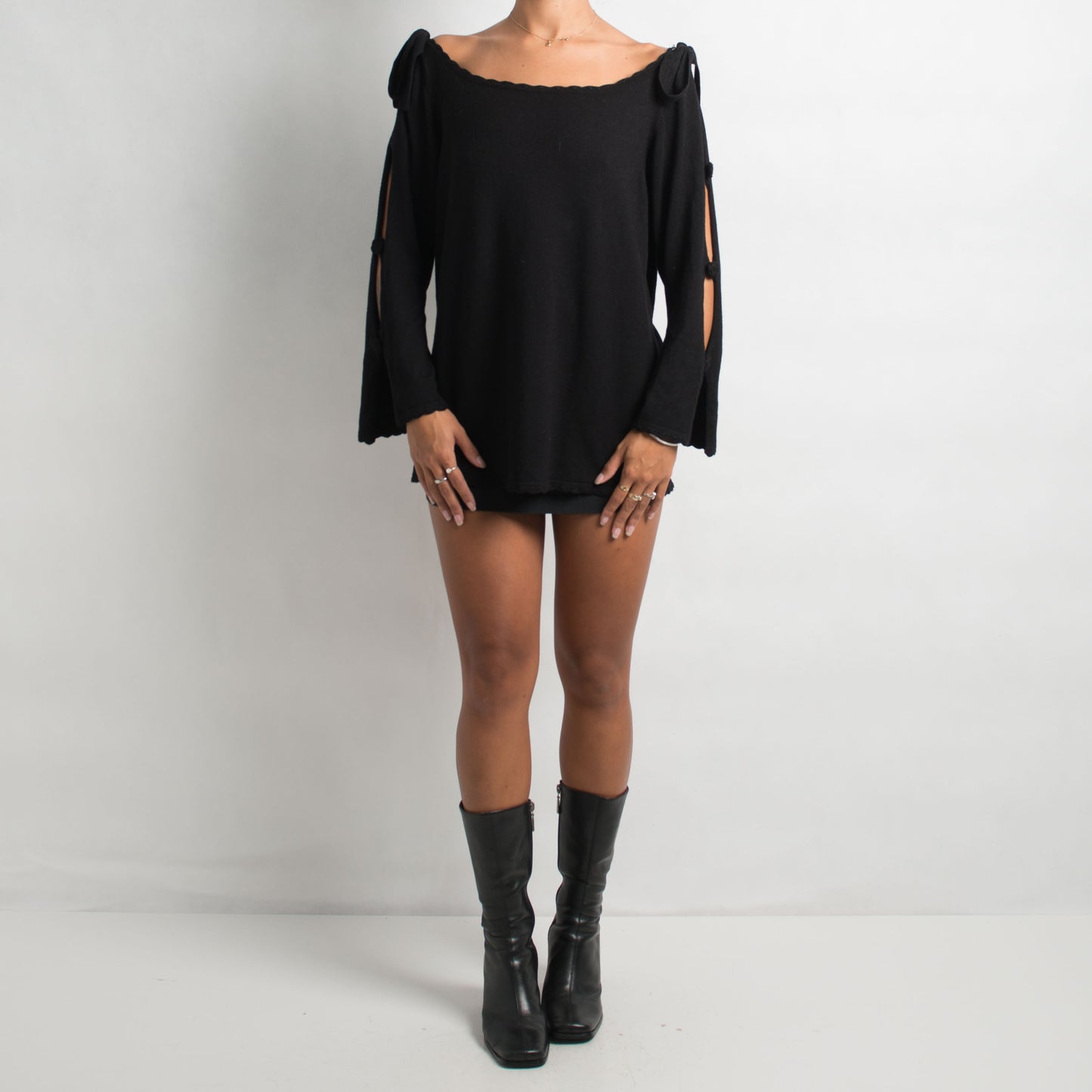 BLACK OFF SHOULDER KNIT