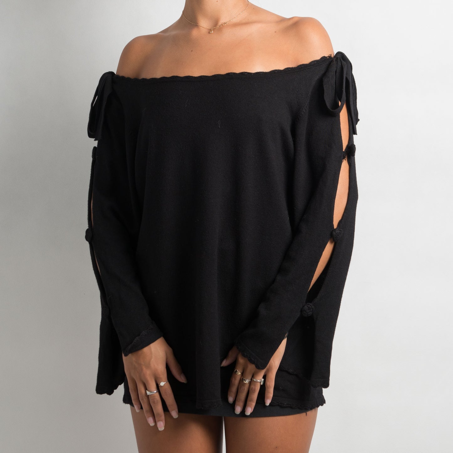 BLACK OFF SHOULDER KNIT