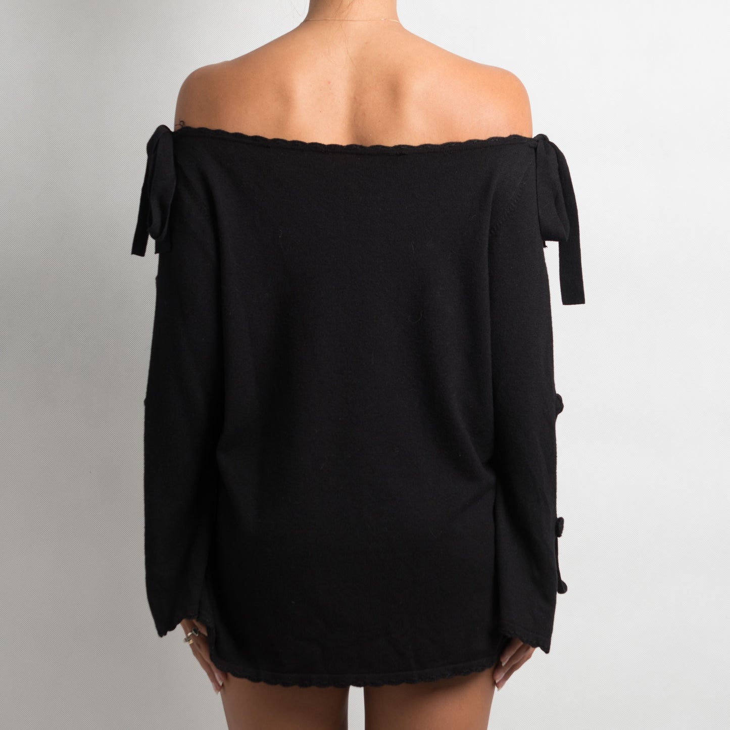 BLACK OFF SHOULDER KNIT