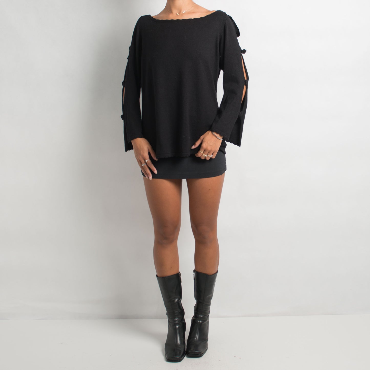 BLACK OFF SHOULDER KNIT