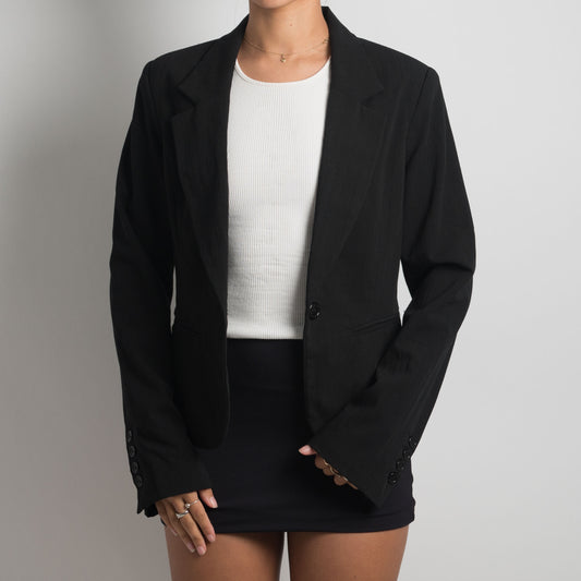 CLASSIC BLACK BLAZER