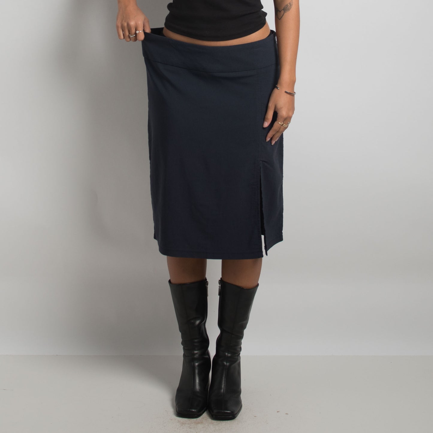 NAVY MIDI SKIRT