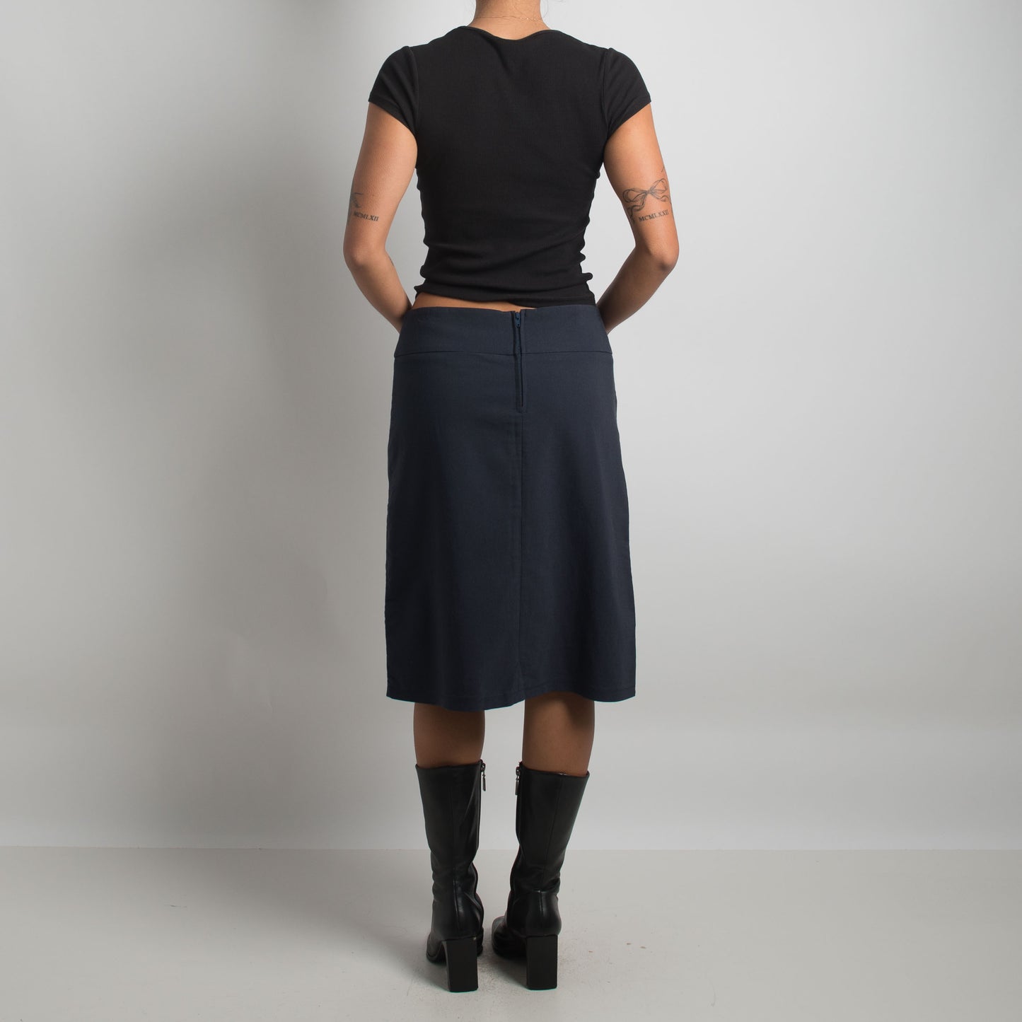 NAVY MIDI SKIRT