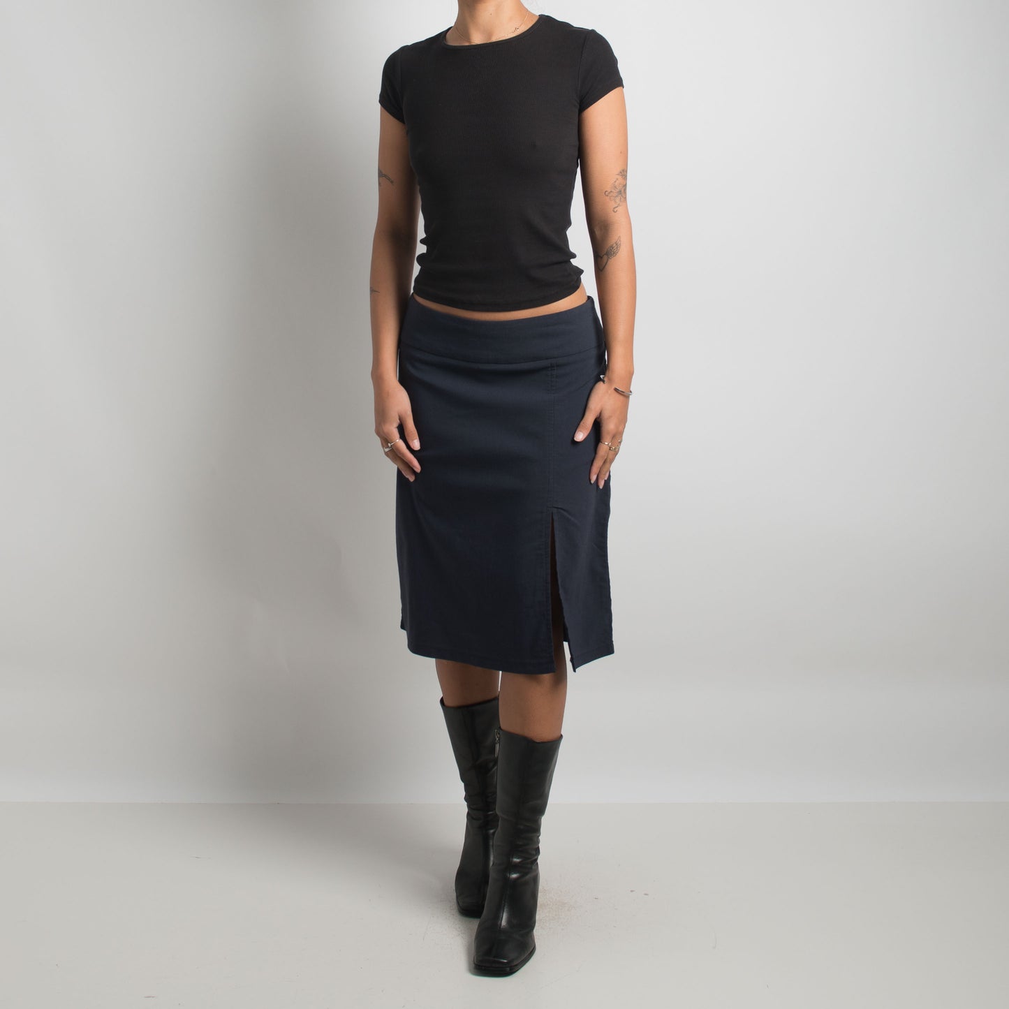 NAVY MIDI SKIRT