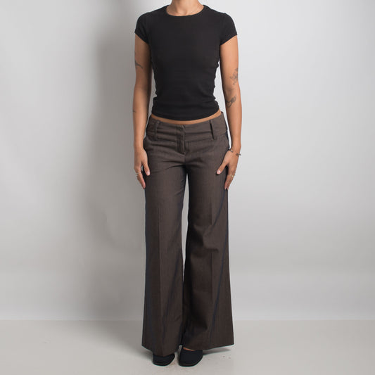 PANTALON ÉVASÉ À MOTIFS