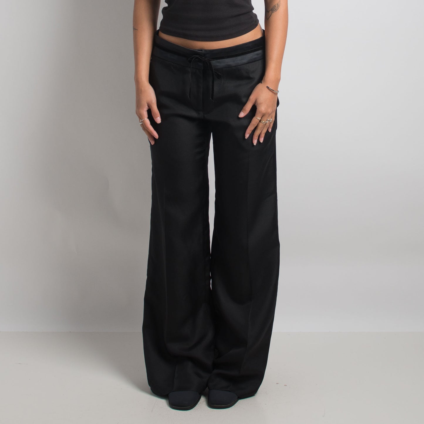 PANTALON EN SOIE NOIRE