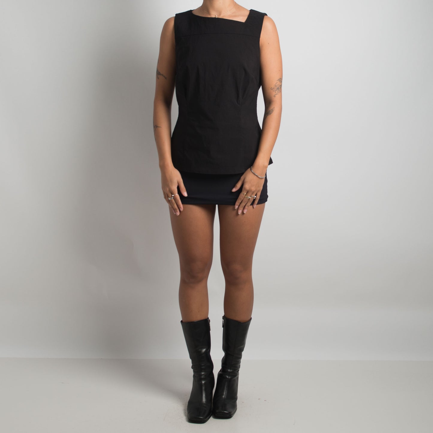 BLACK ASYMMETRIC NECKLINE TOP