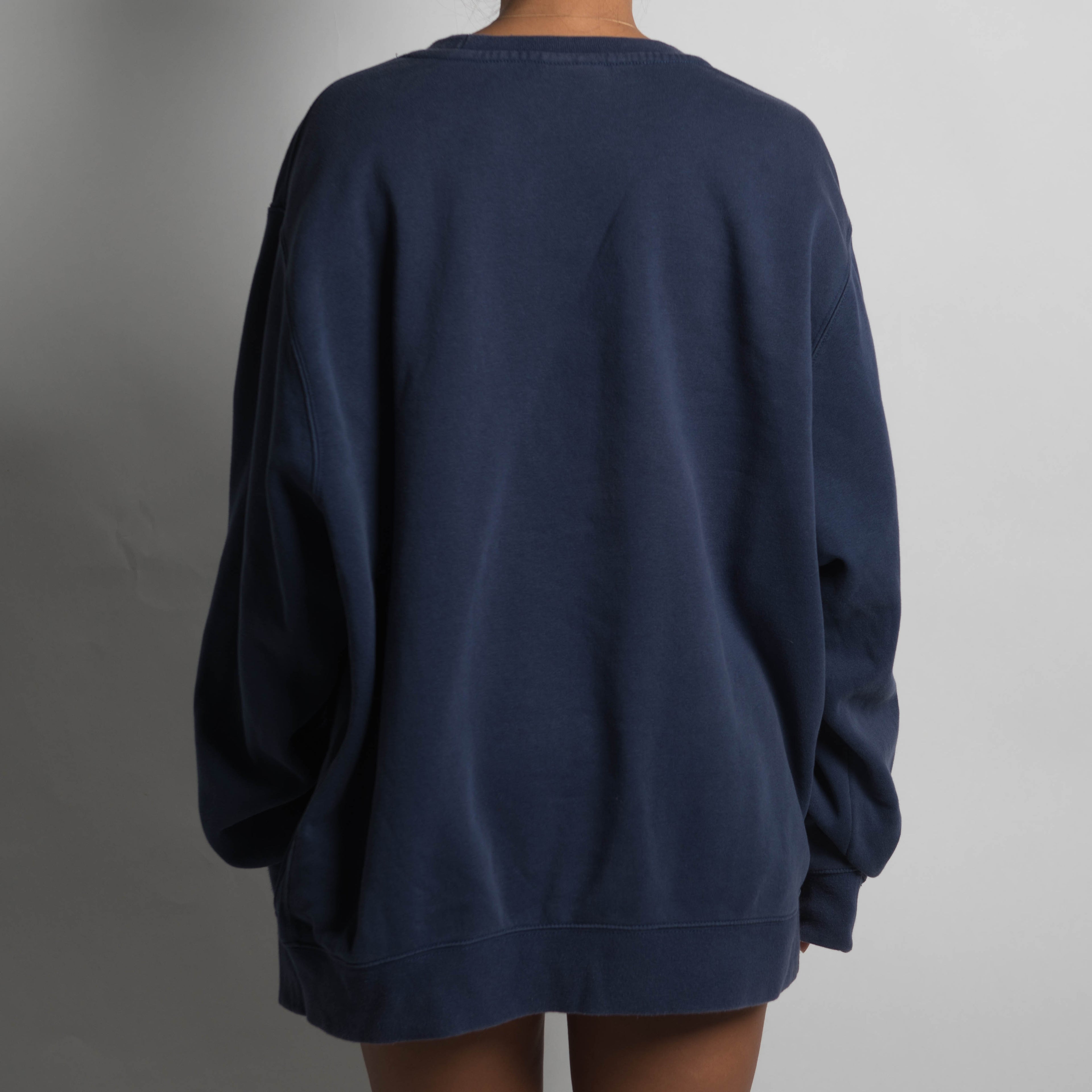 NAVY NIKE CREWNECK SWEATER