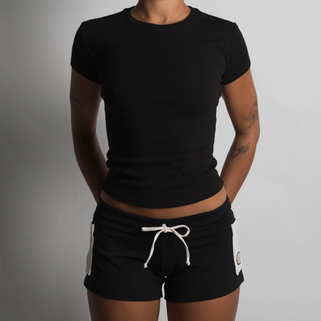 CONTRAST KICK SHORTS