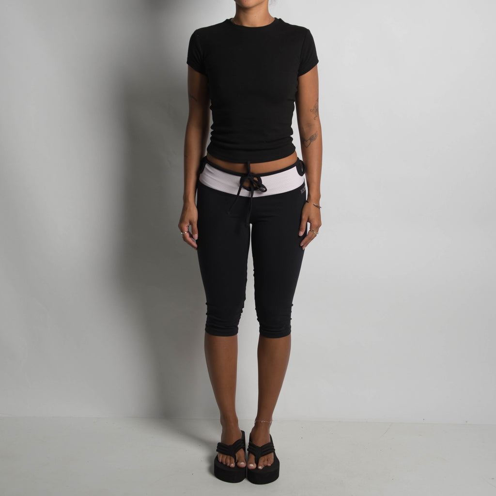 BLACK KNEE LENGTH TIGHTS