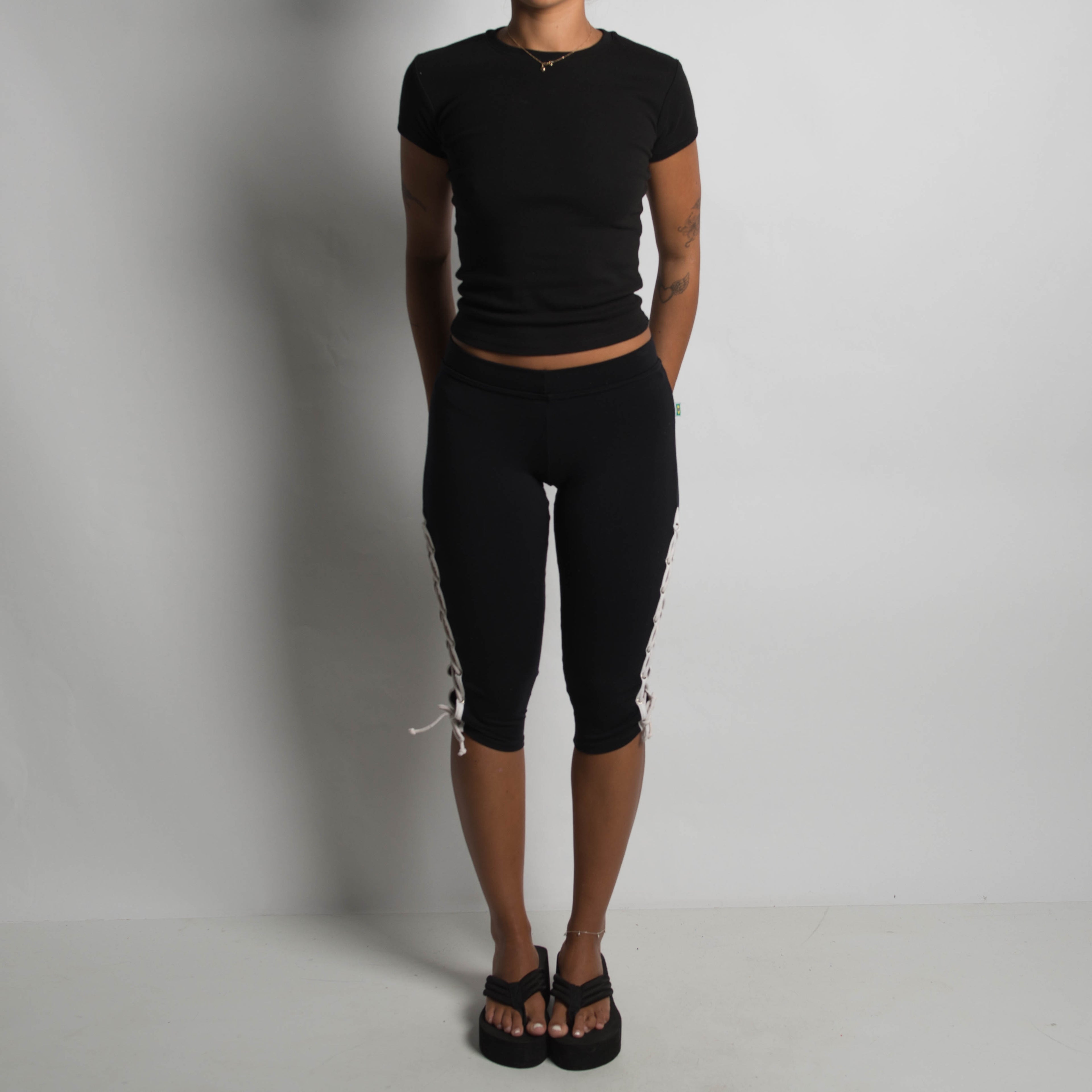 CONTRAST KNEE LENGTH TIGHTS