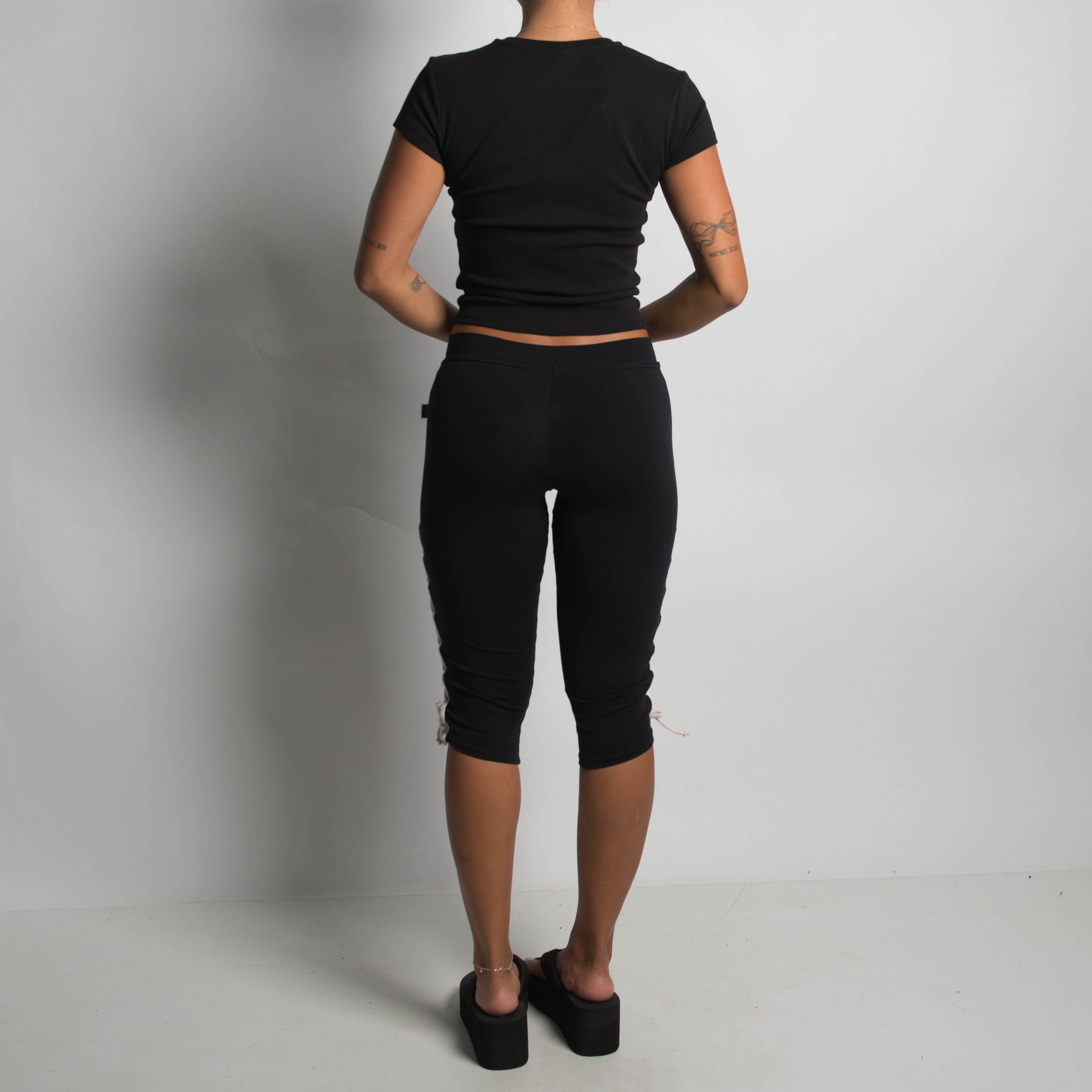 CONTRAST KNEE LENGTH TIGHTS