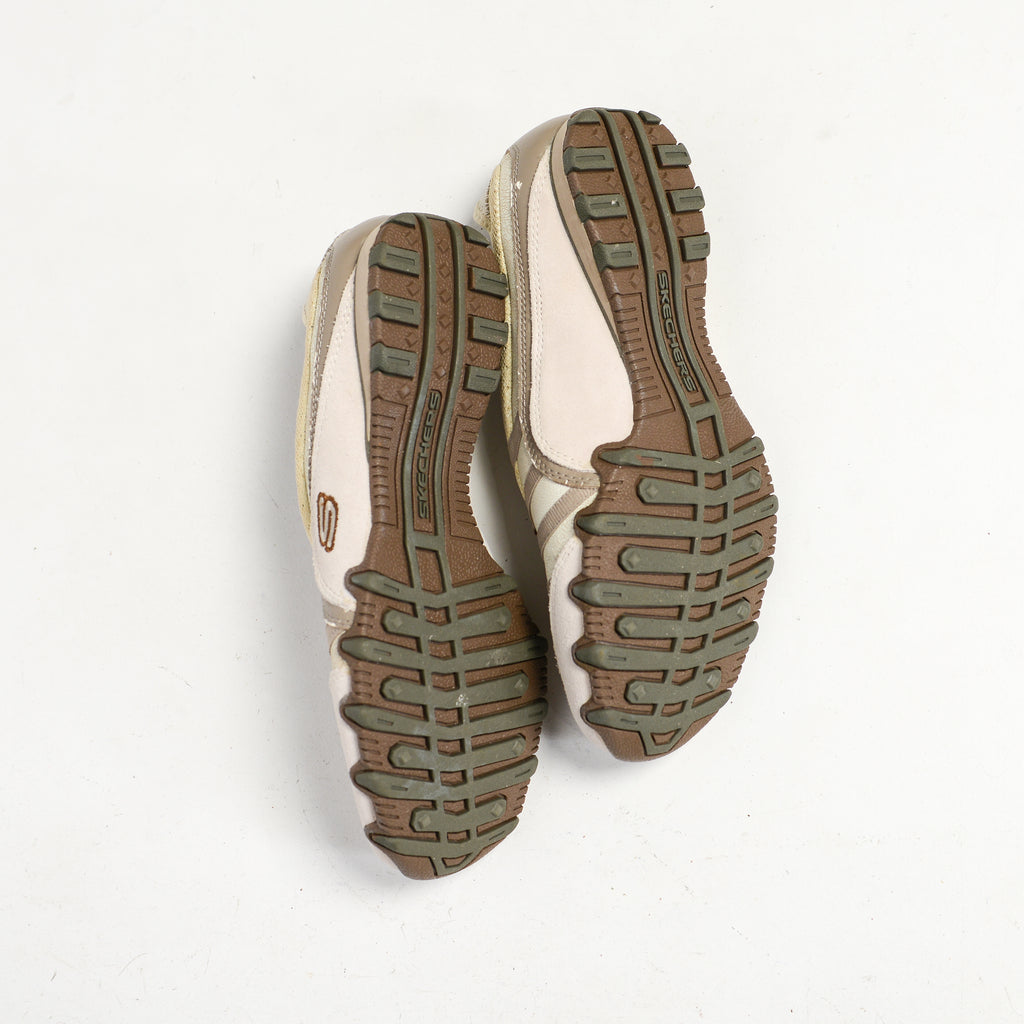 BEIGE LOW CUT SKECHERS