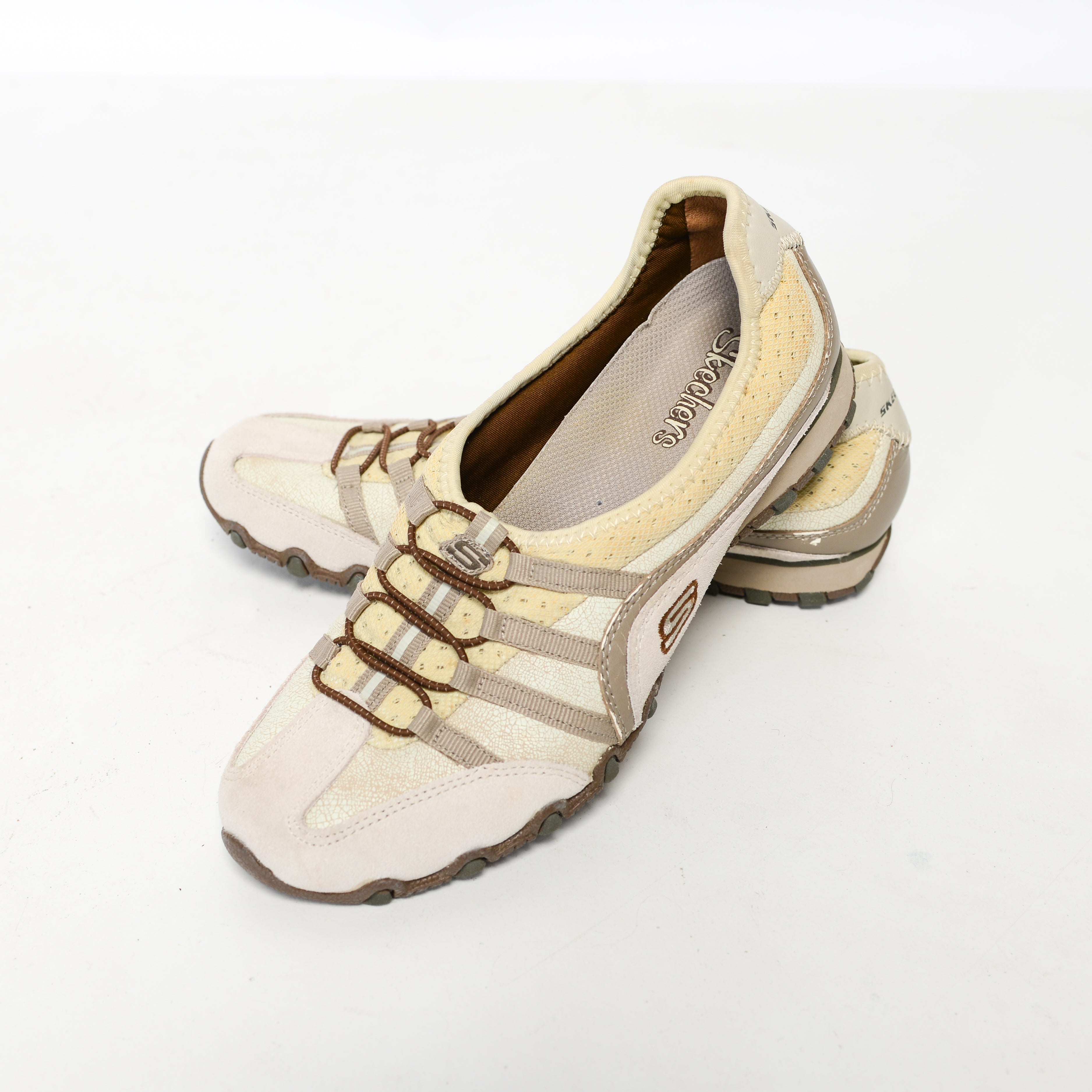 BEIGE LOW CUT SKECHERS