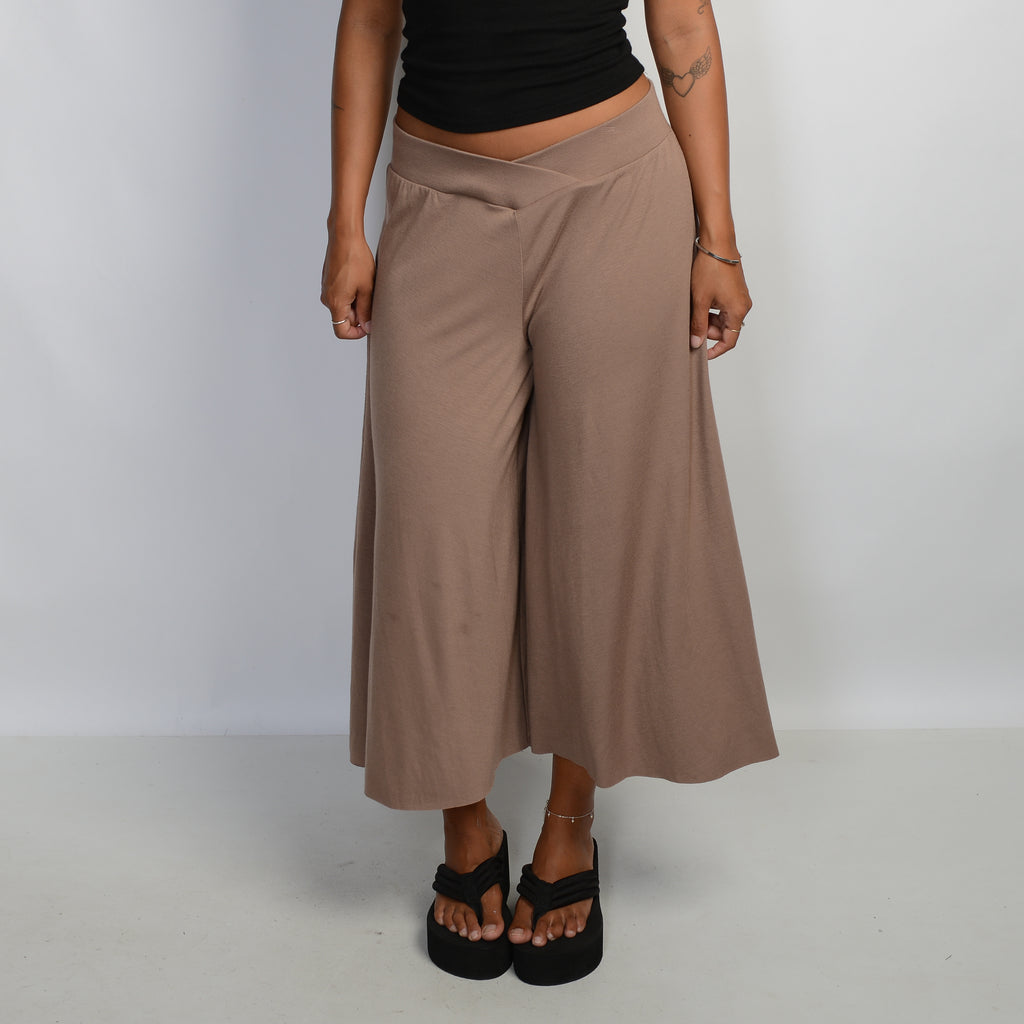 BROWN CROP  PANTS