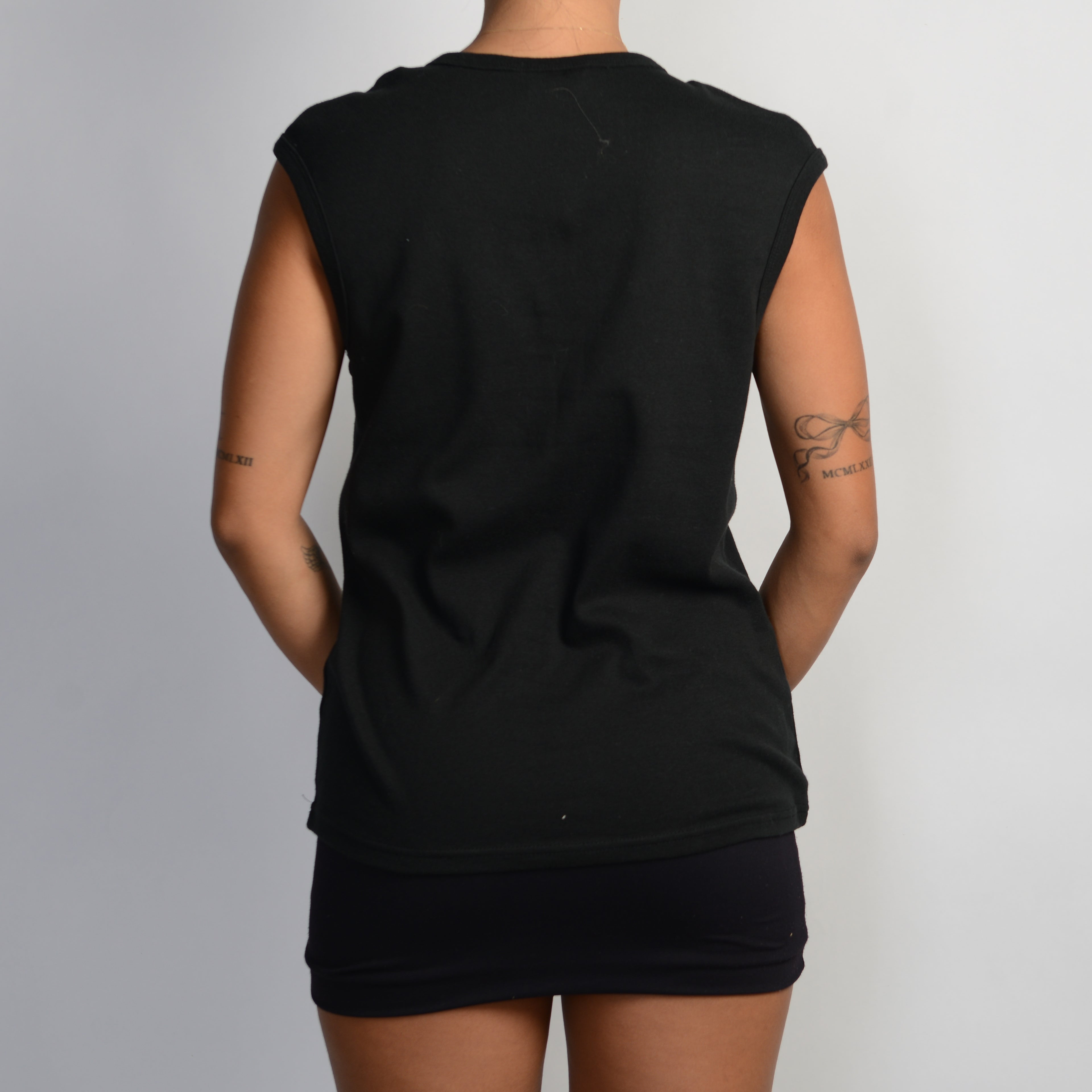 BLACK CAP SLEEVE TOP