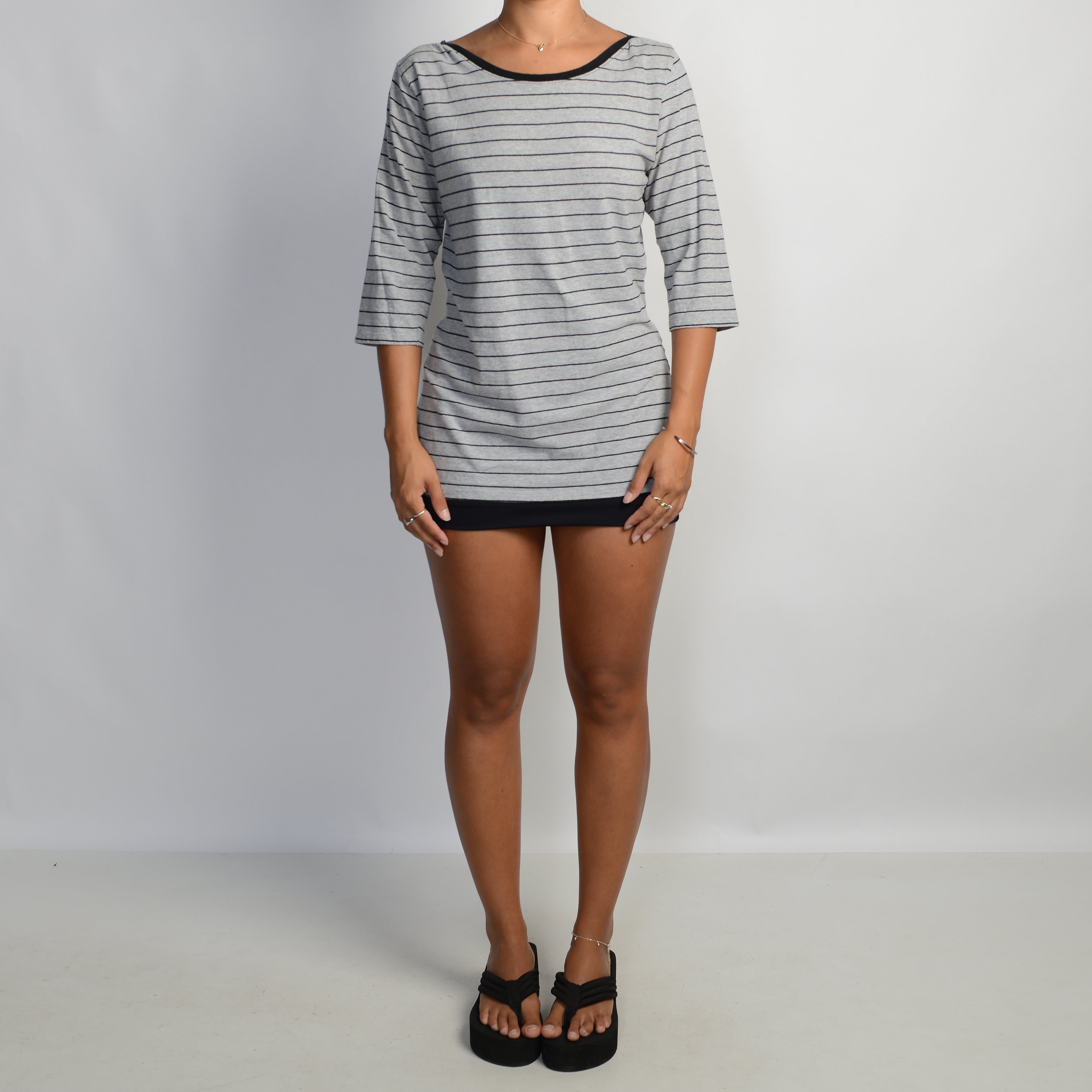 GREY STRIPE 3/4 SLEEVE TOP