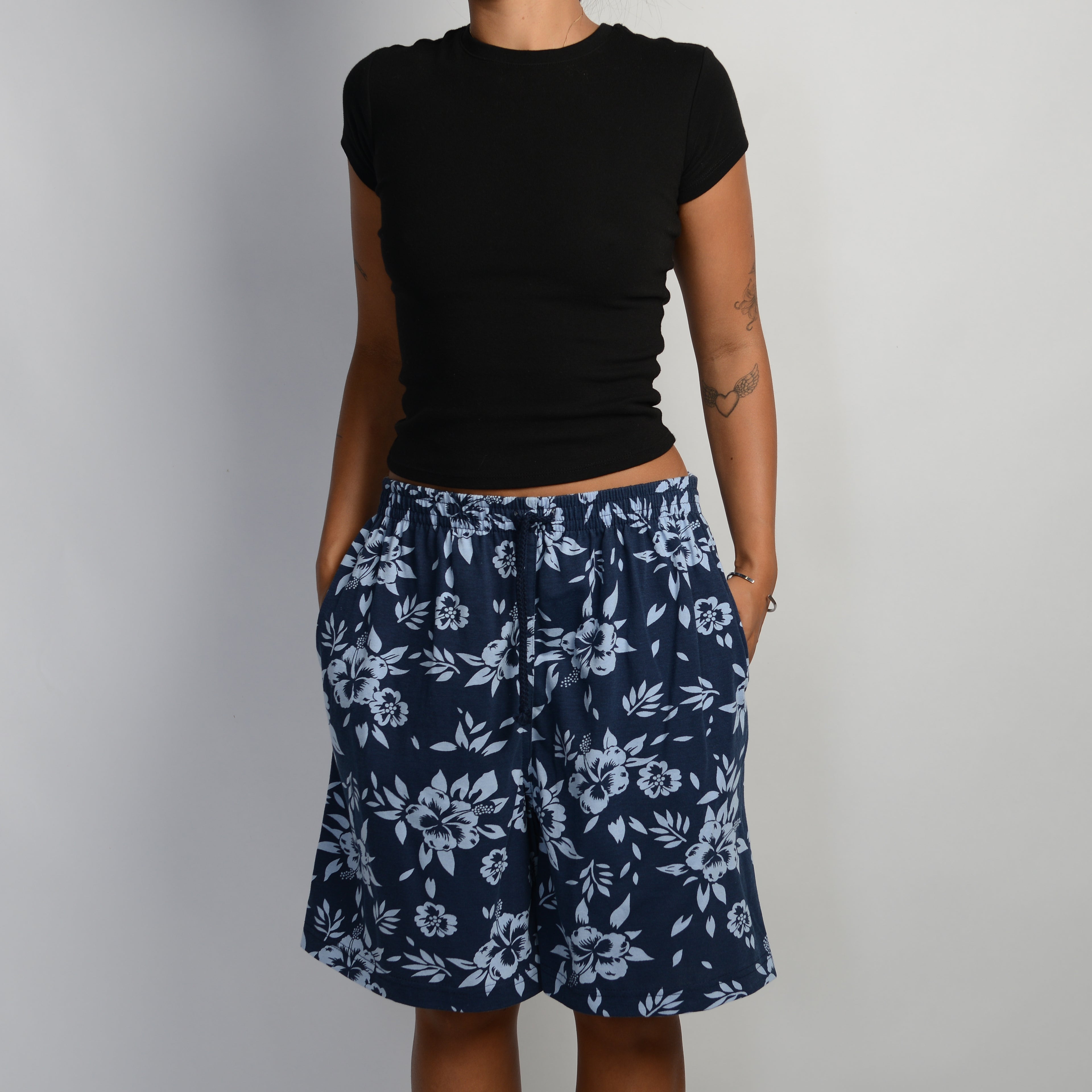 NAVY FLORAL BAGGY SHORTS