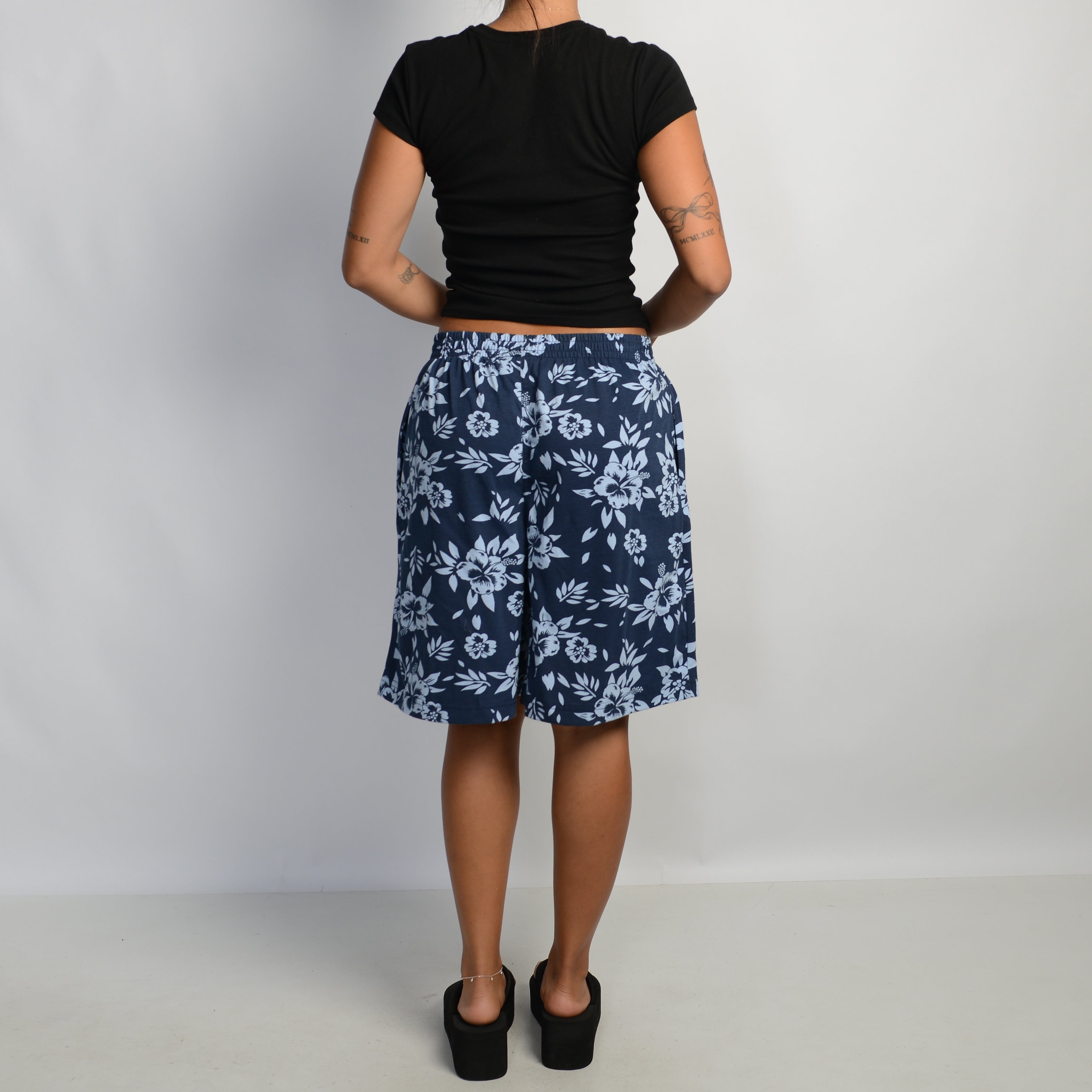 NAVY FLORAL BAGGY SHORTS