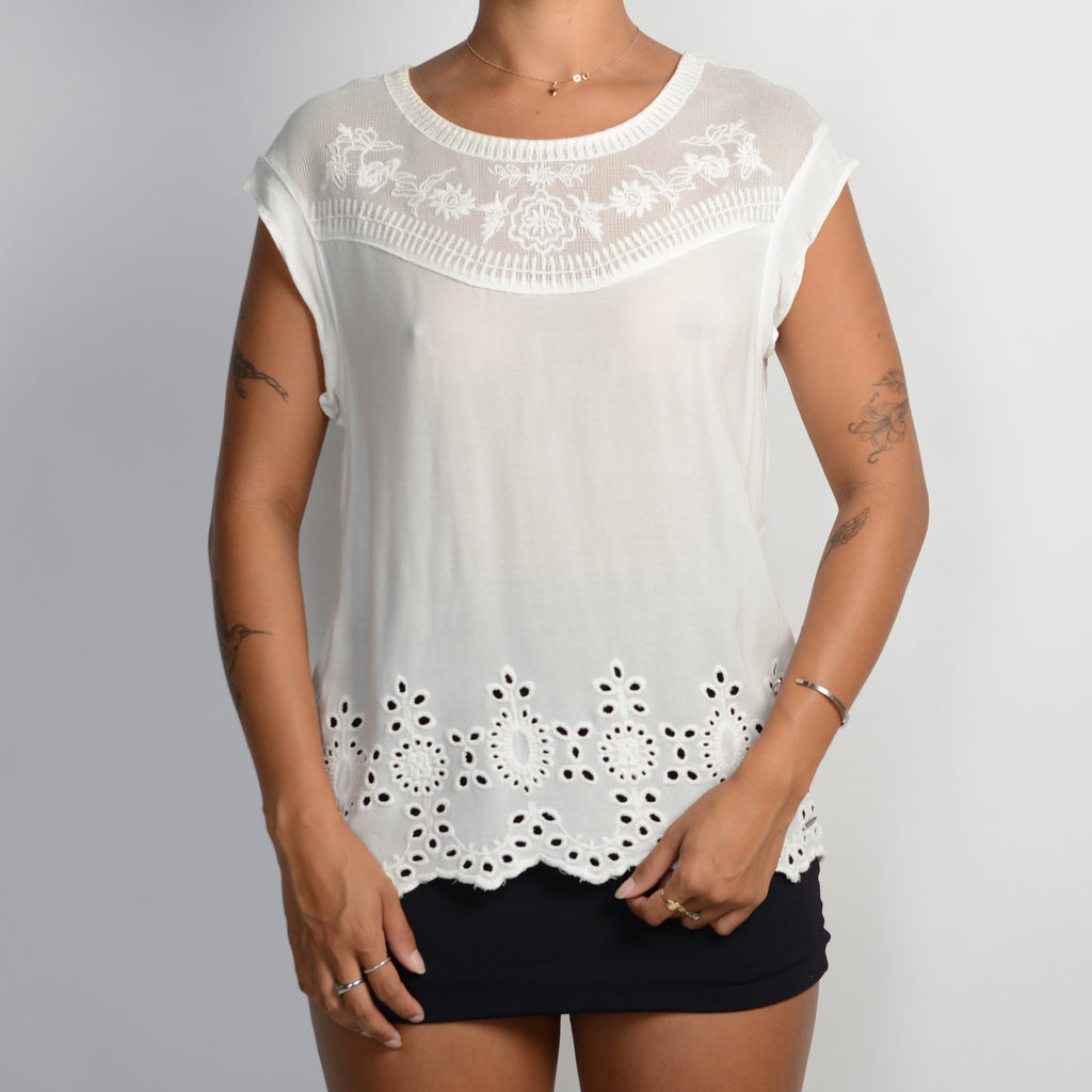 WHITE BRODERIE TOP