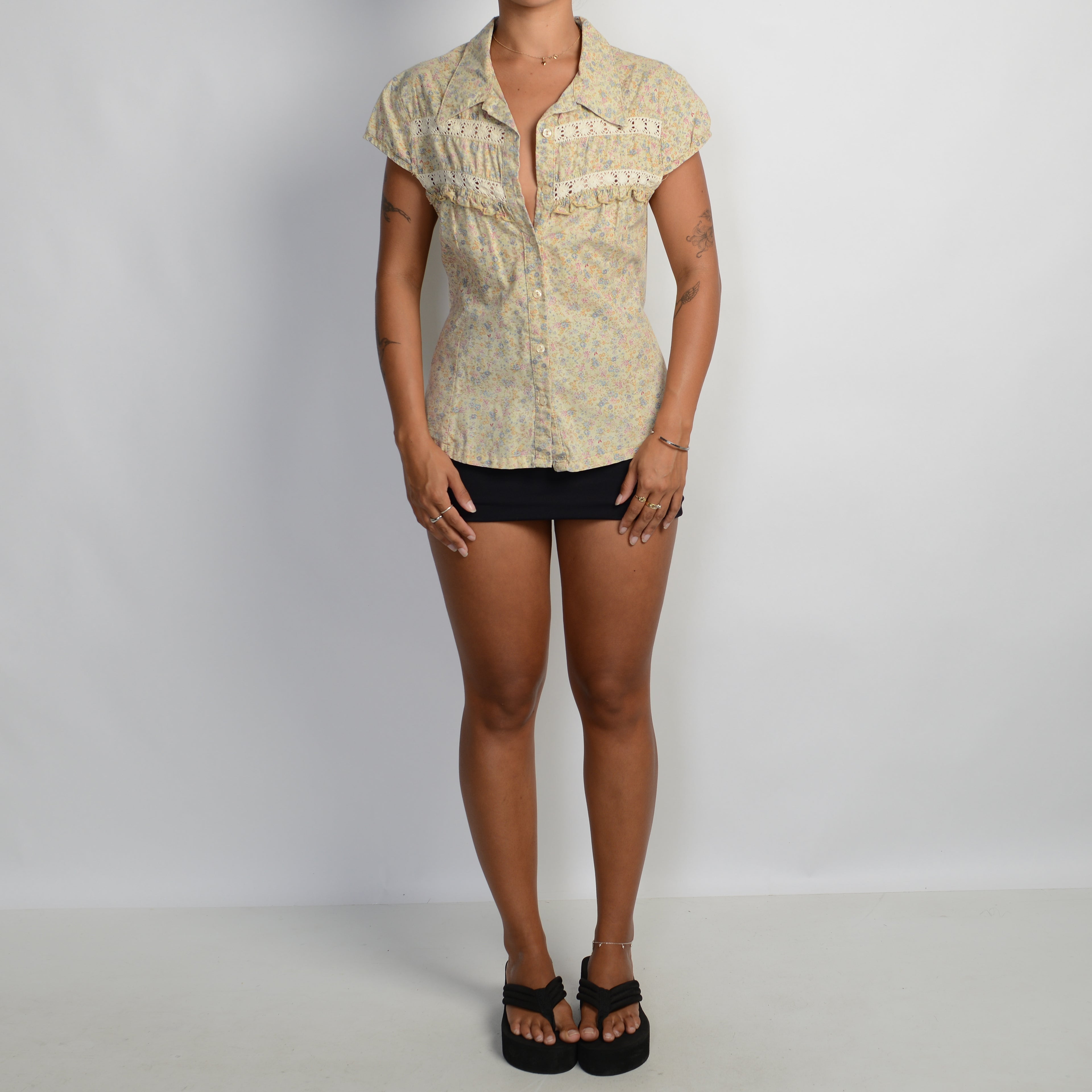 FLORAL SHORT SLEEVE BLOUSE