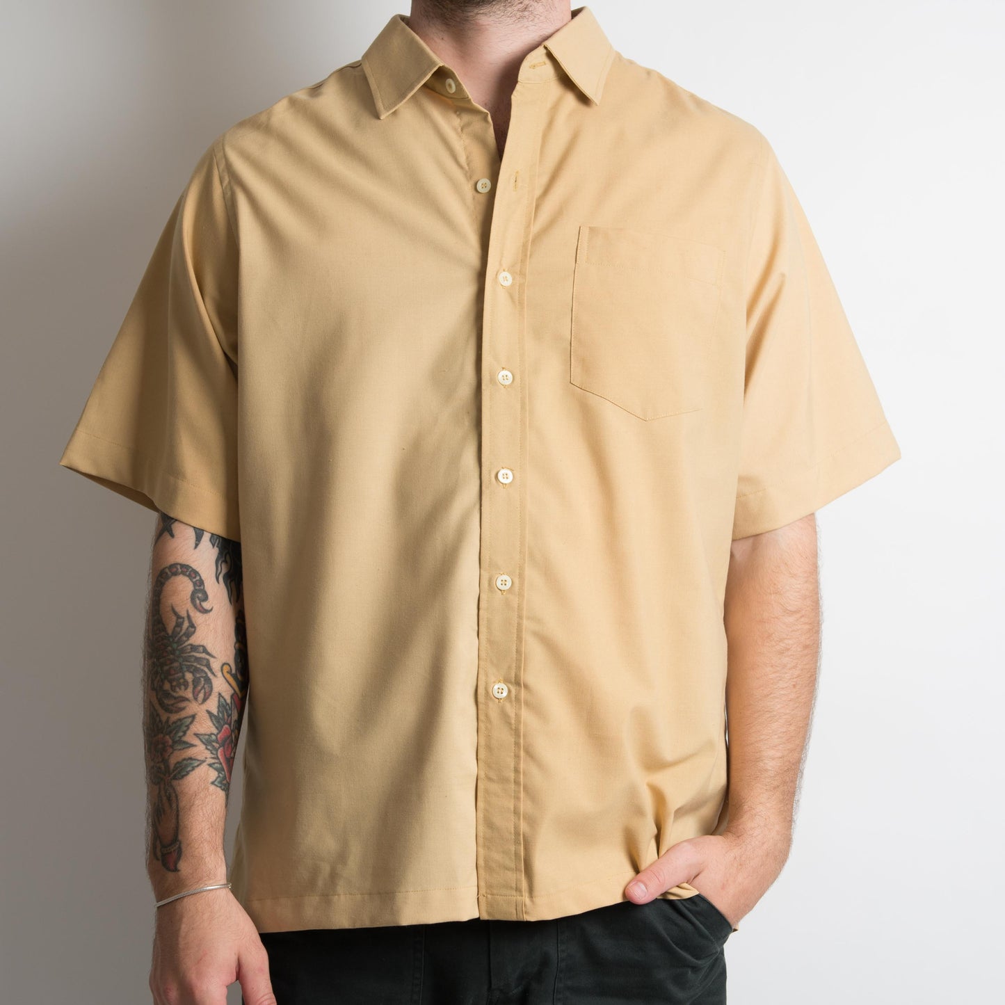 CHEMISE À BOUTON MOUTARDE