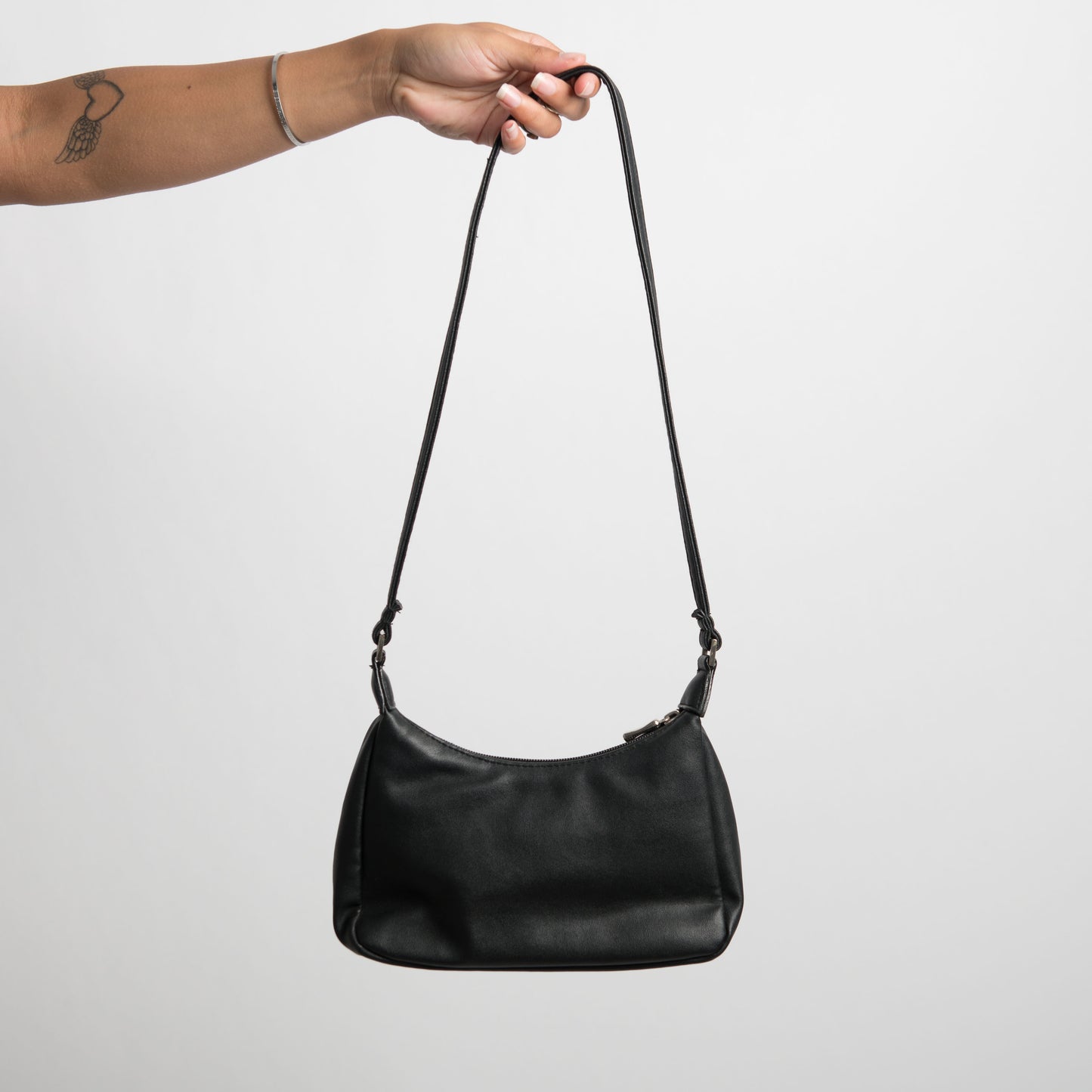 CLASSIC BLACK HANDBAG