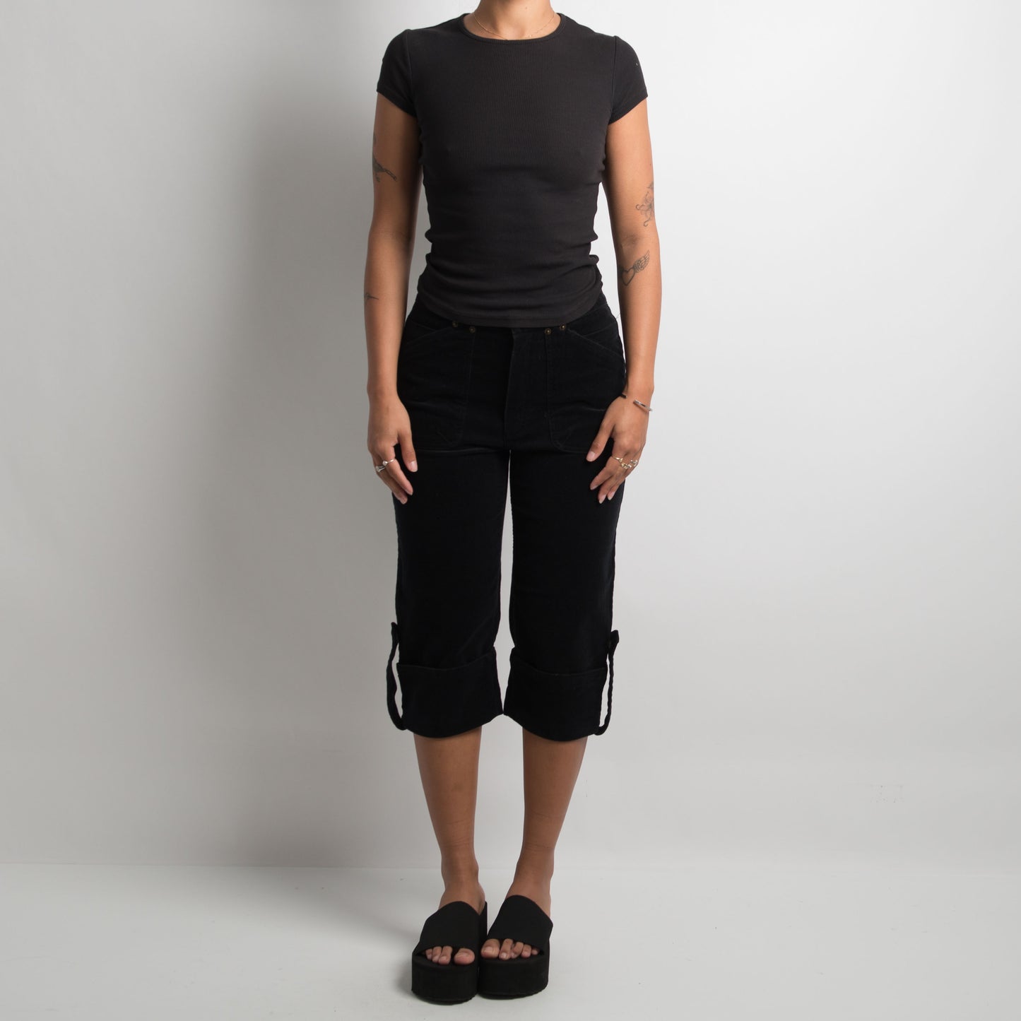 BLACK CORDUROY CAPRI PANTS