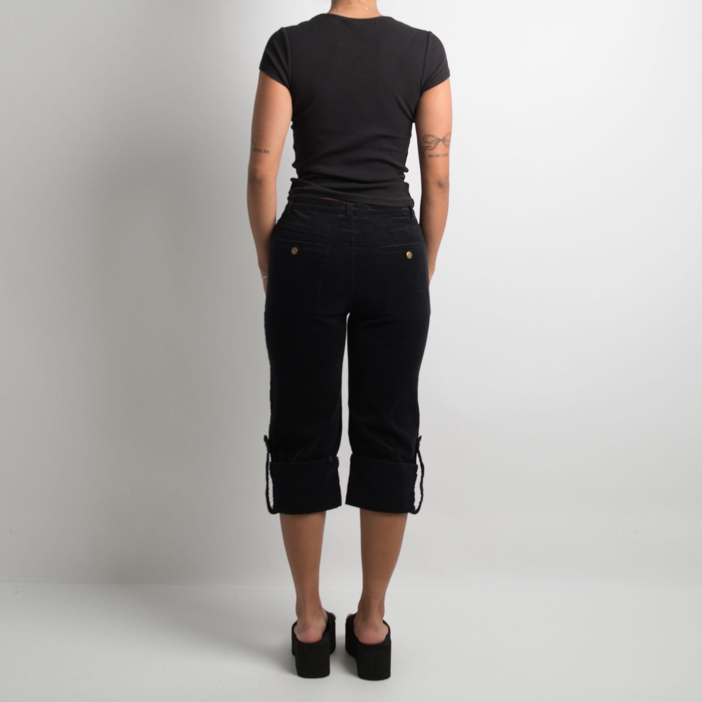 BLACK CORDUROY CAPRI PANTS