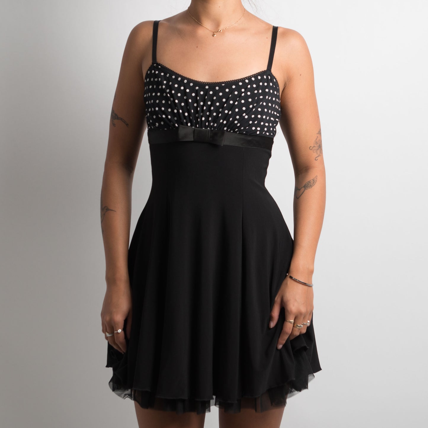 ROBE MINI À POIS NOIRS