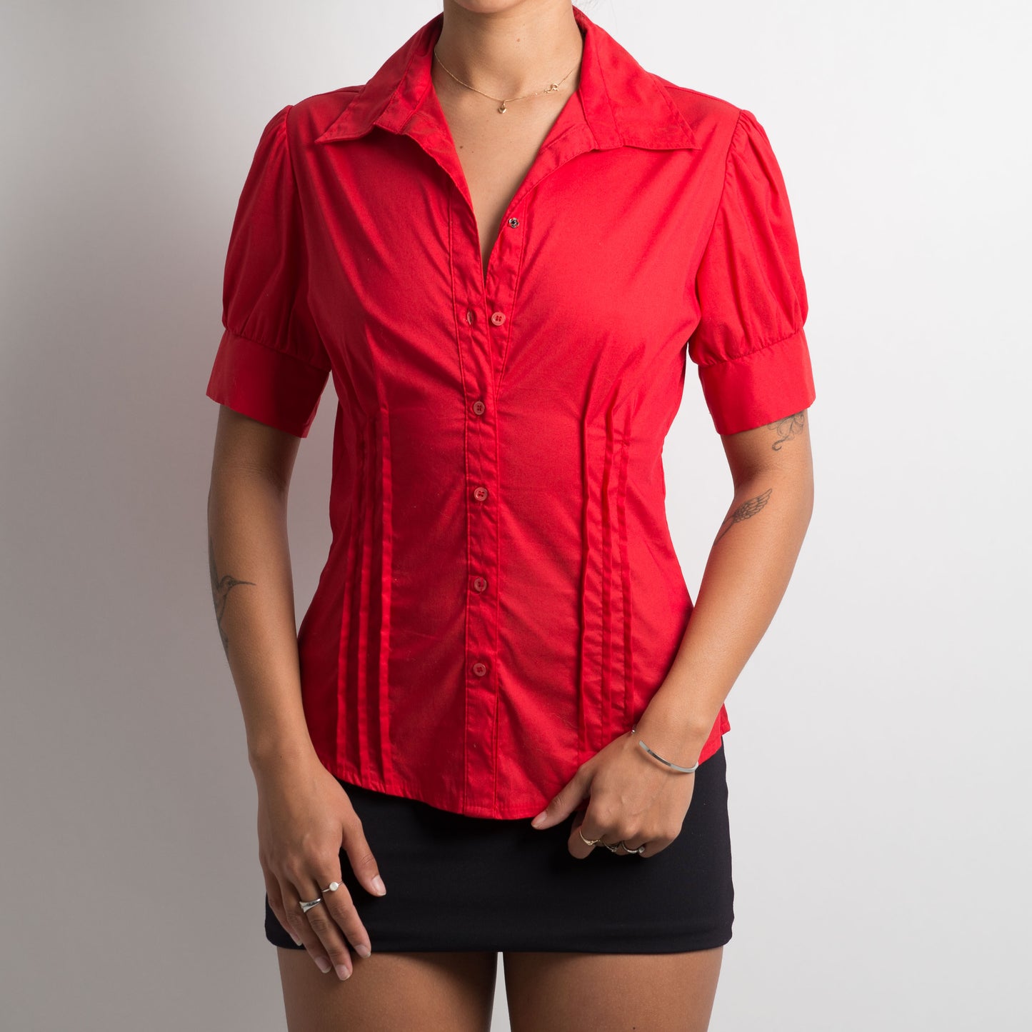 BLOUSE ROUGE À MANCHES COURTES