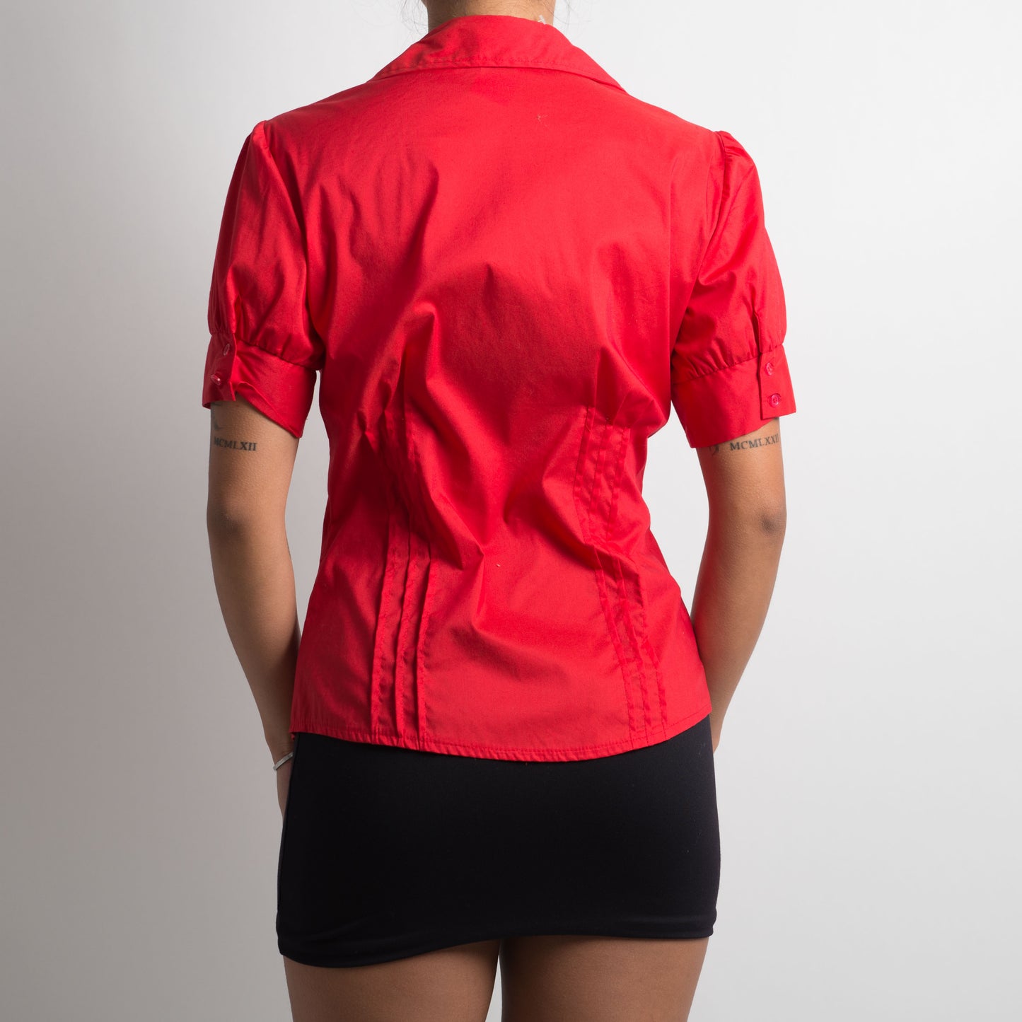 BLOUSE ROUGE À MANCHES COURTES