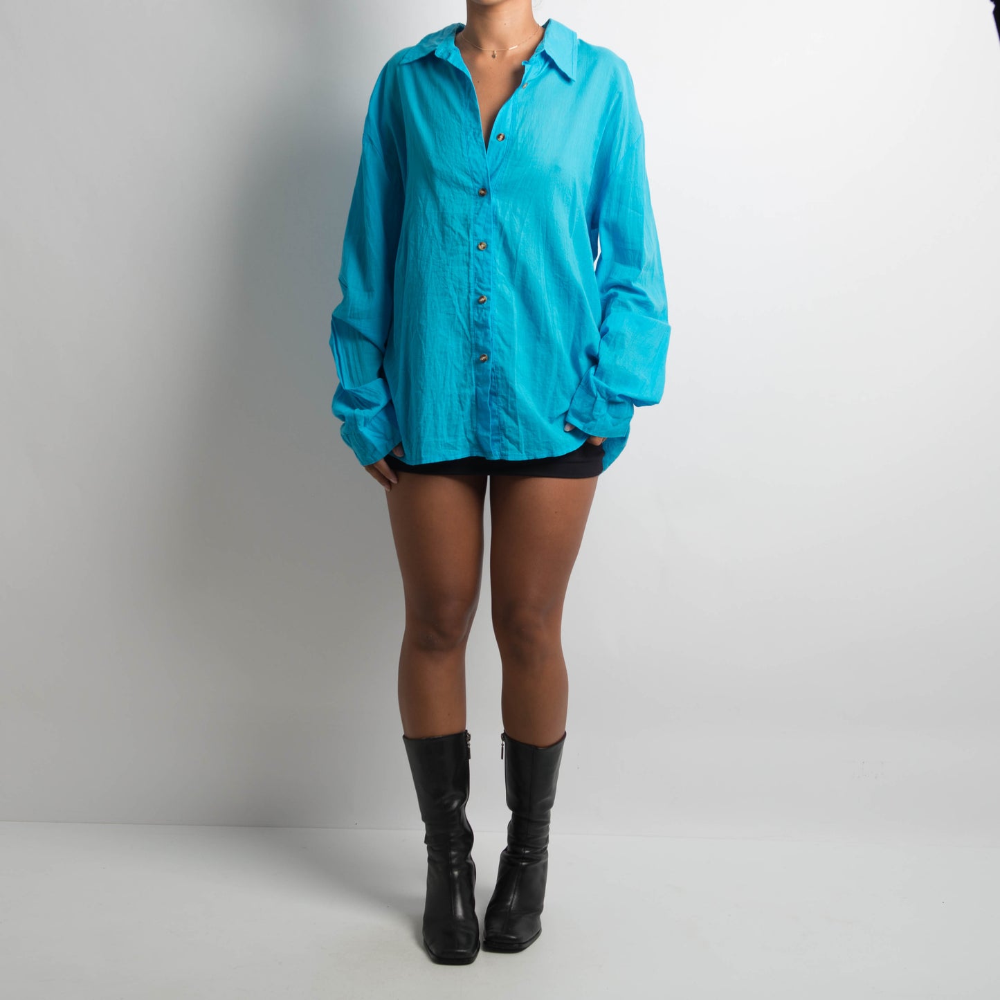 BLUE BUTTON UP LONG SLEEVE