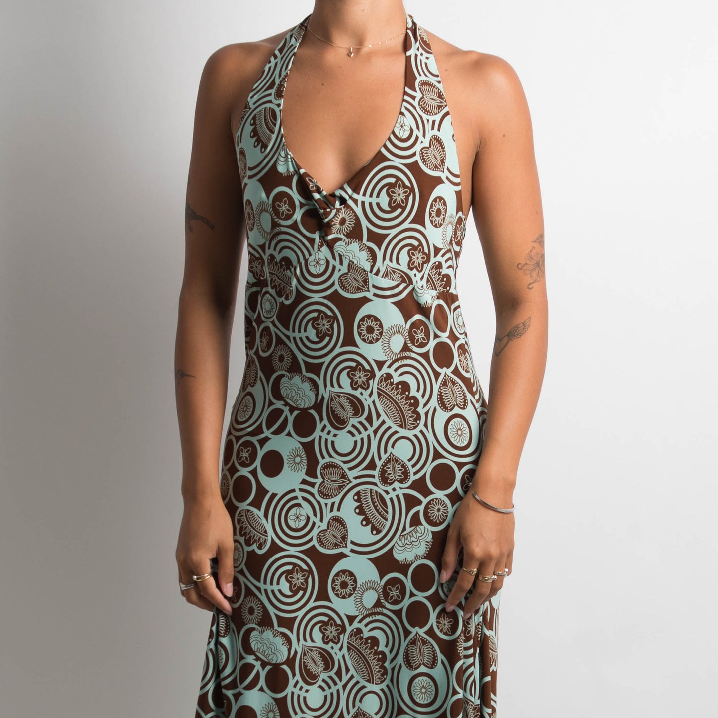 PATTERNED HALTER MIDI DRESS