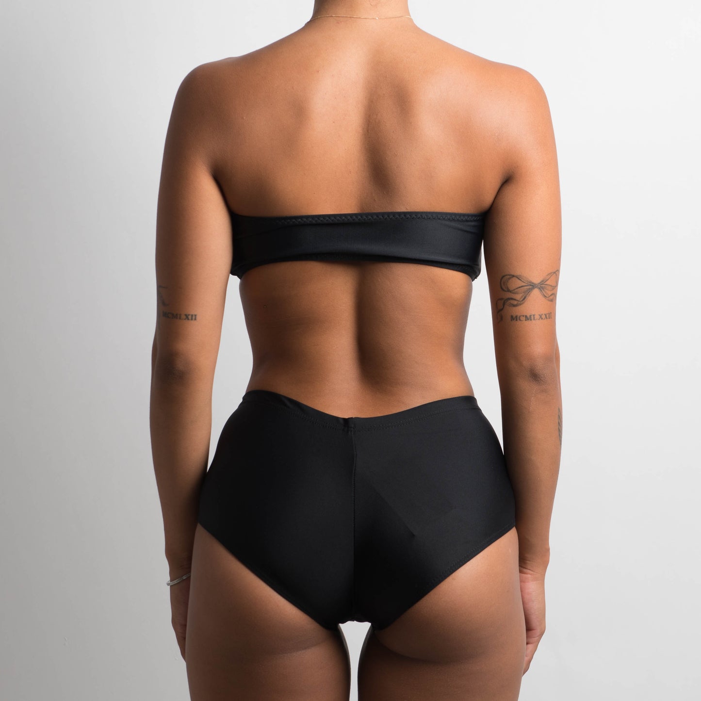 BLACK LOW RISE SWIM SHORTS