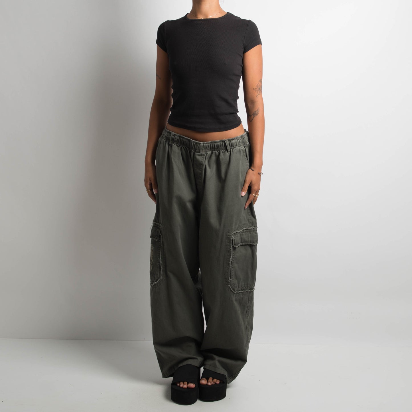 KHAKI BAGGY CARGO PANTS