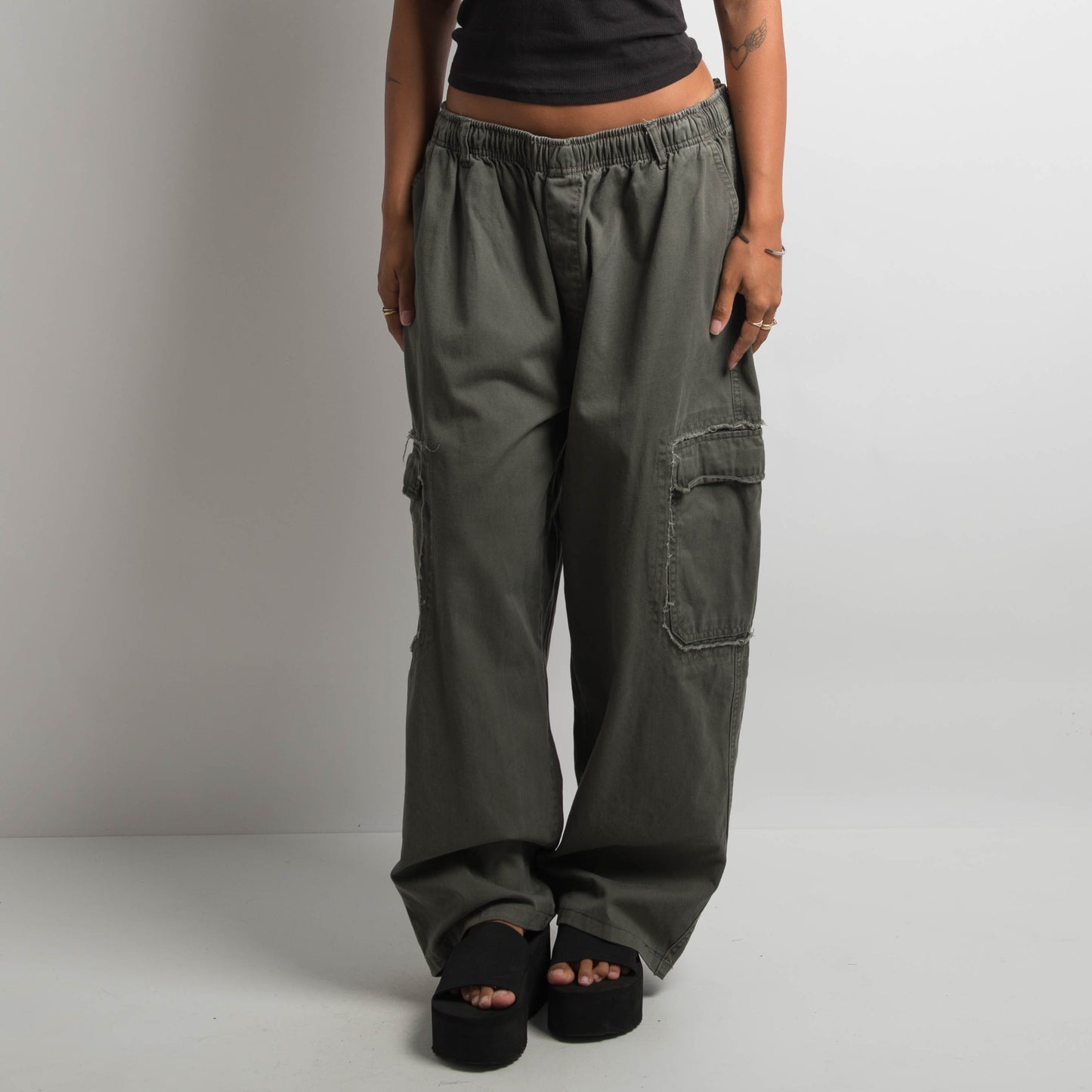 KHAKI BAGGY CARGO PANTS