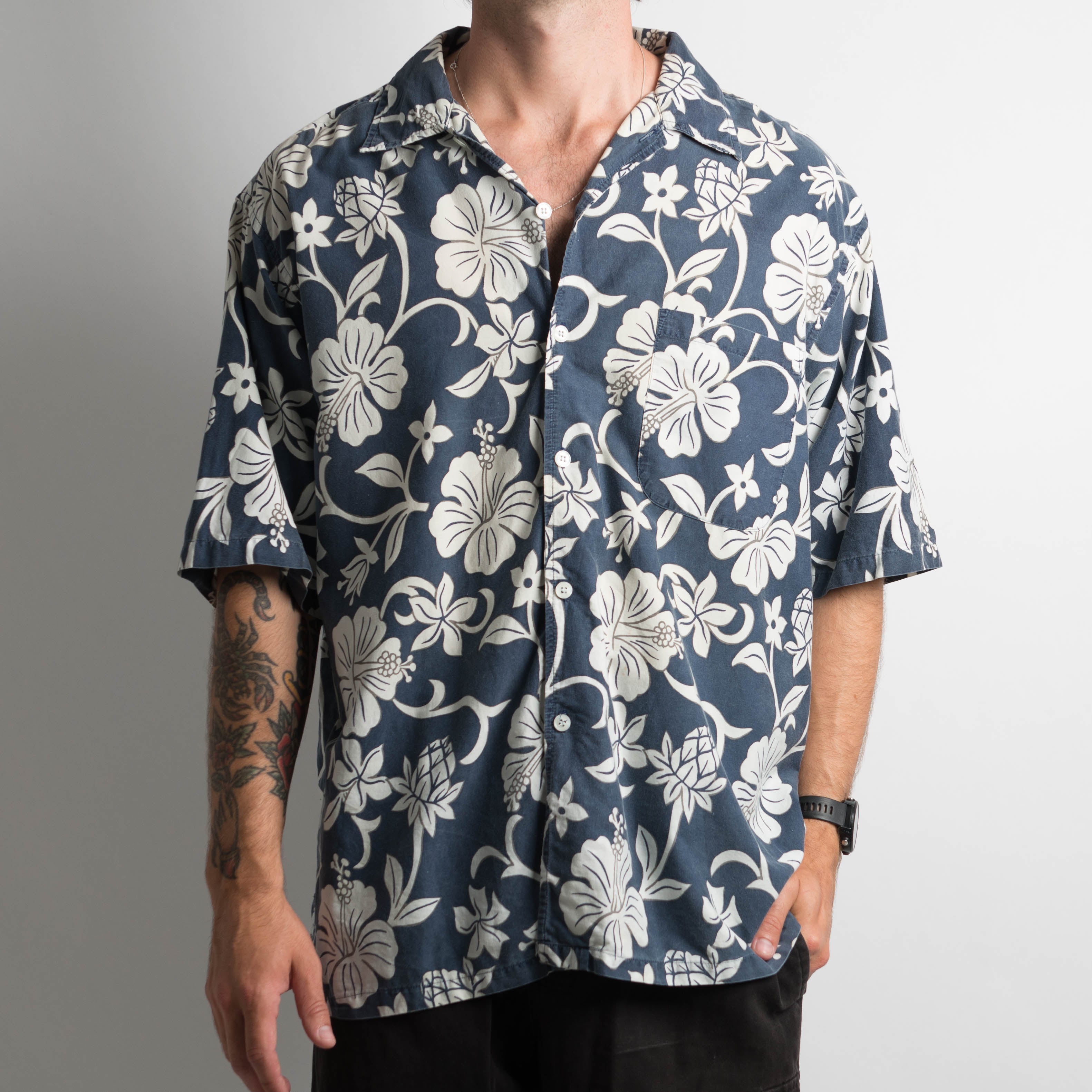 NAVY FLORAL BUTTON UP SHIRT